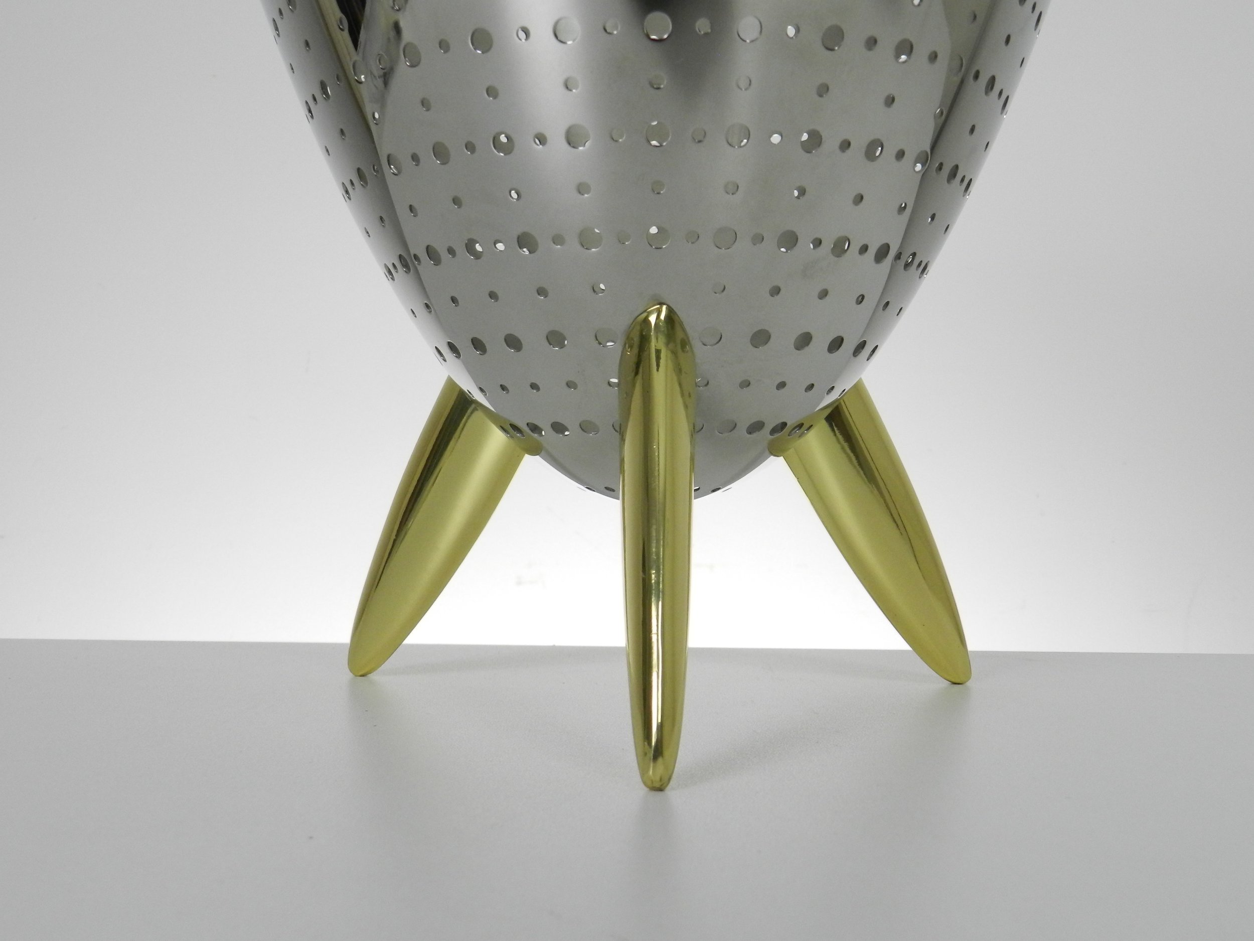 Stainless steel “ Max Le Chinois” colander designed by Philippe Starck for Alessi. Plastic liner included.  Italy, 1990s.