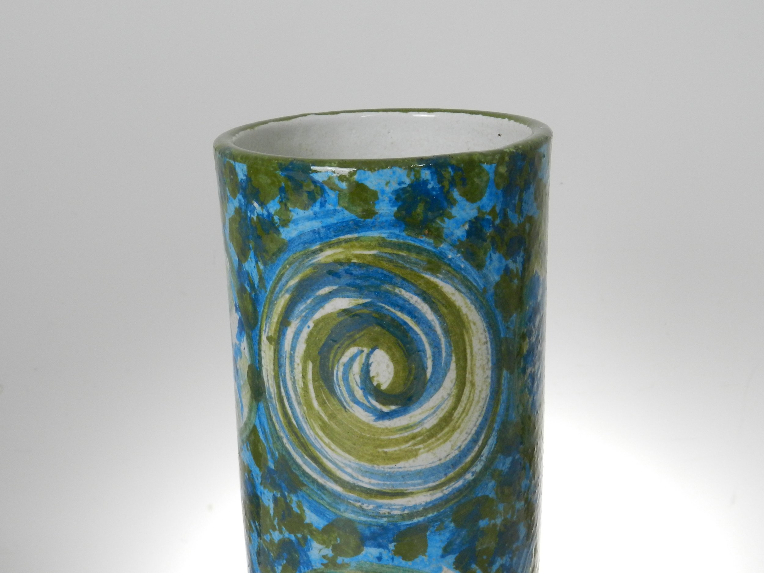 Hand decorated ceramic vase designed by Alvino Bagni for Raymor.  Italy, 1960s.