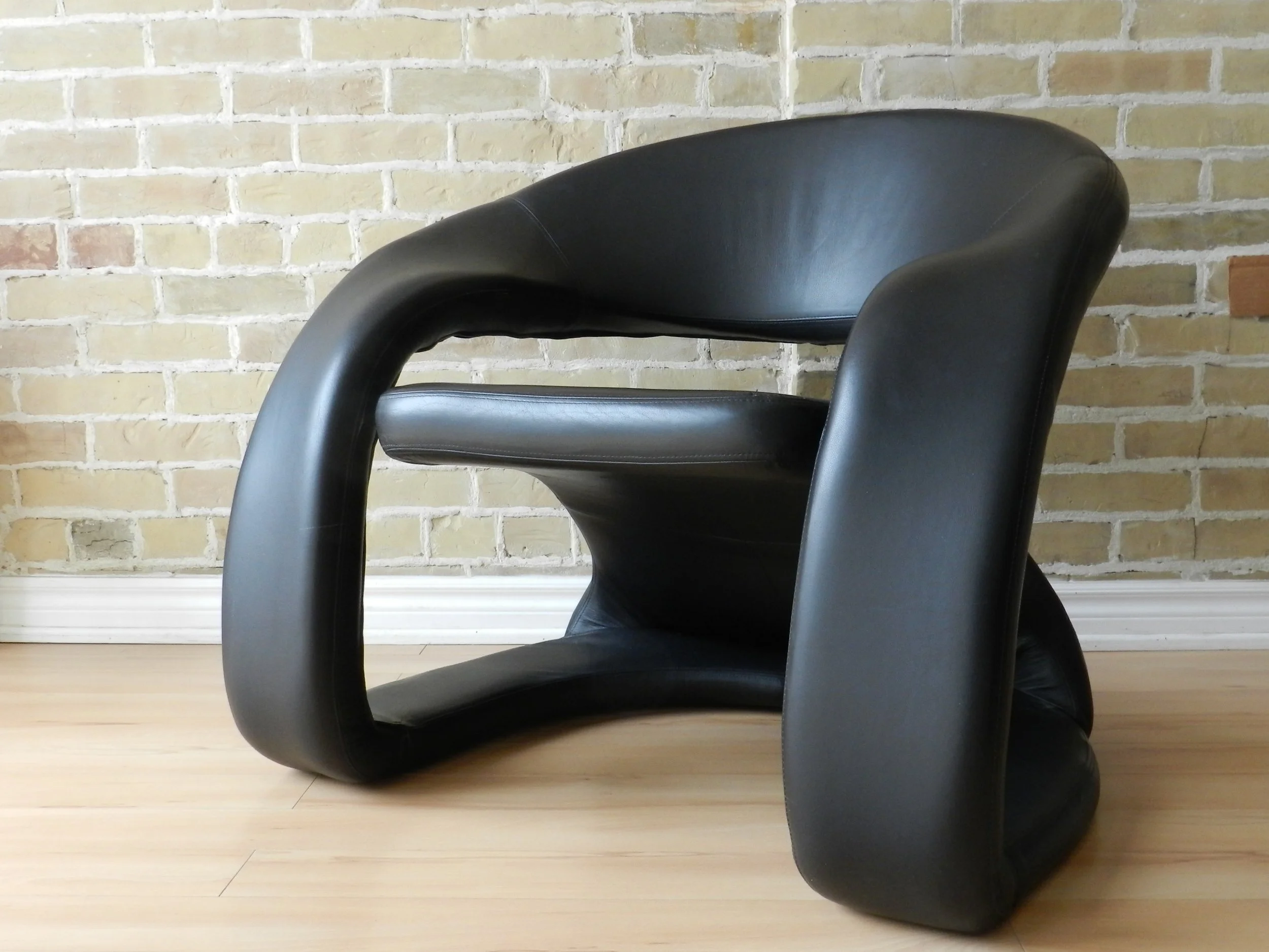 Sculptural Tougue lounge chair in black leather by Jaymar.  Canada, 1990s.