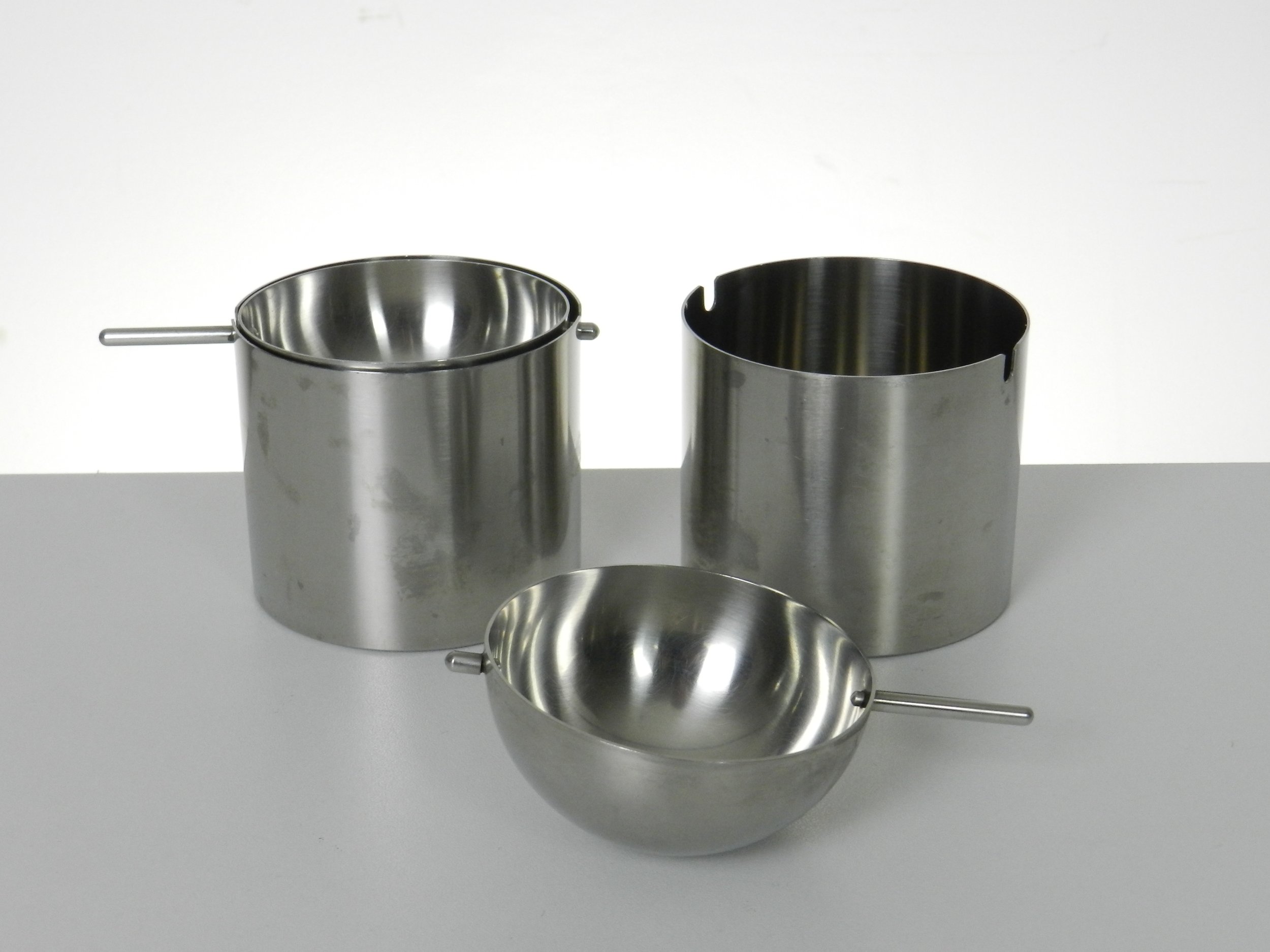 Pair of Cylinda Line stainless steel revolving ashtrays designed by Arne Jacobsen for Stelton.  Denmark, 1960s.