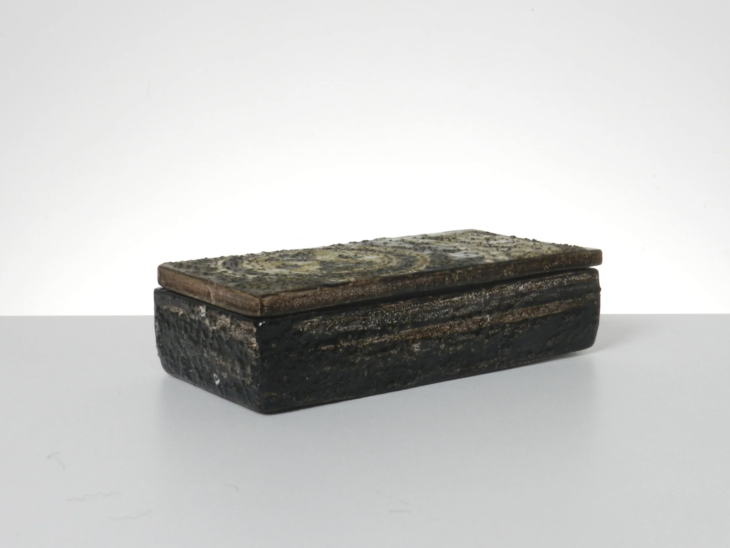 Ceramic box by Aldo Londo for Rosenthal-Netter/Bitossi.  Italy, 1960s.
