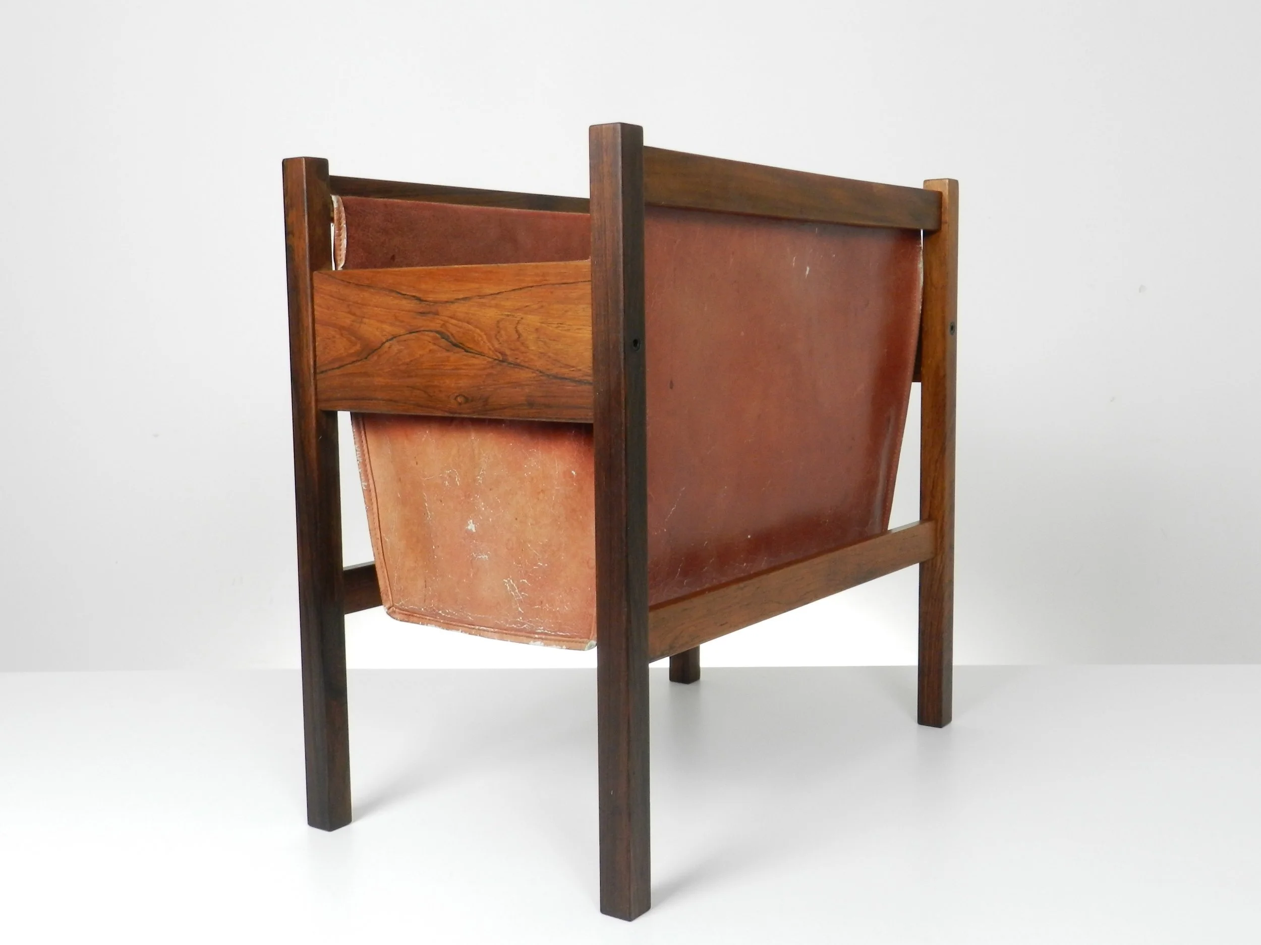 Mid century modern magazine rack in rosewood and leather designed by Torbjorn Afdal for Bruksbo.  Norway, 1960s.