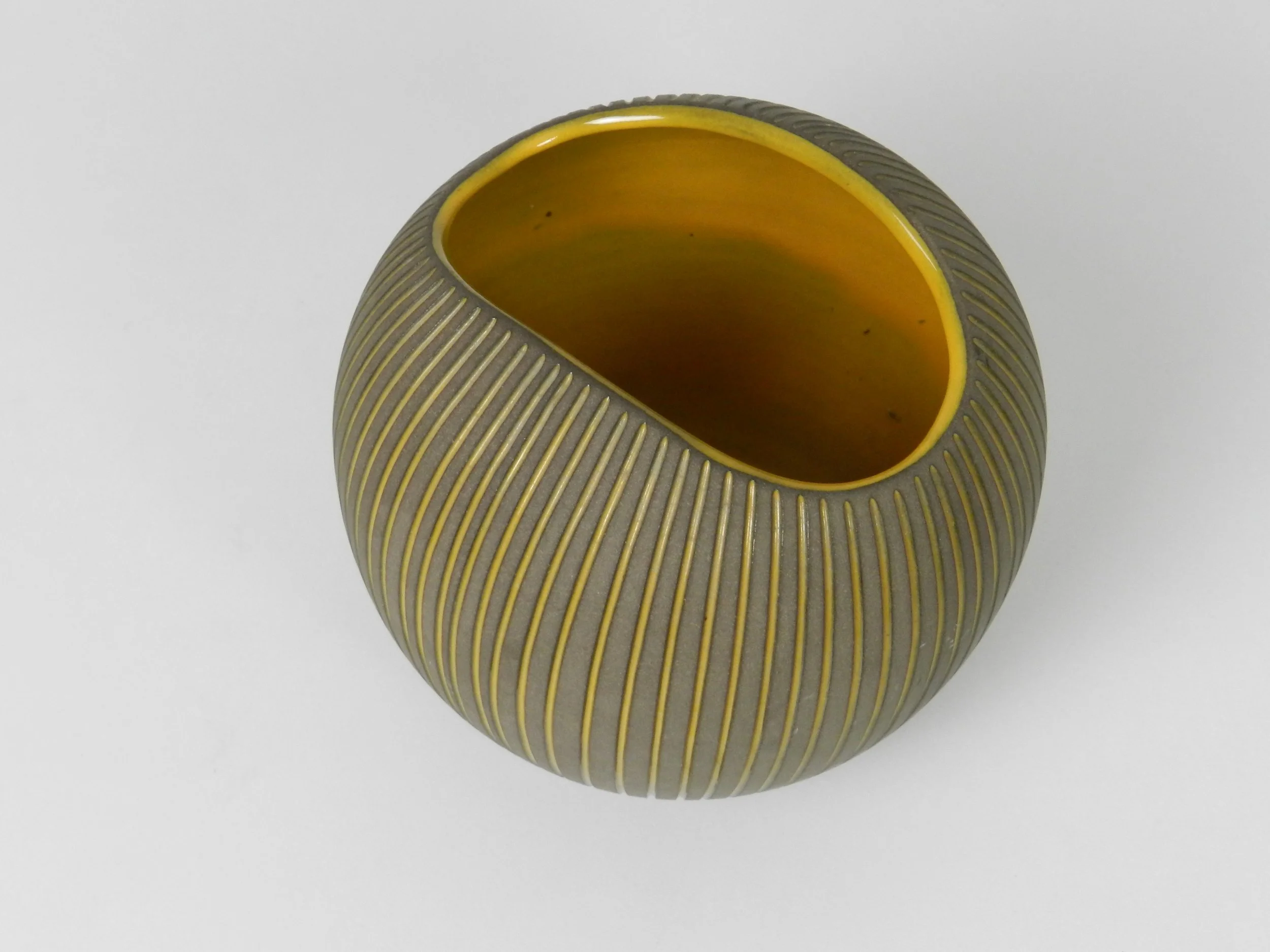 Kokos ceramic vase designed by Hjordis Oldfors for Upsala Ekeby.  Sweden, 1954.