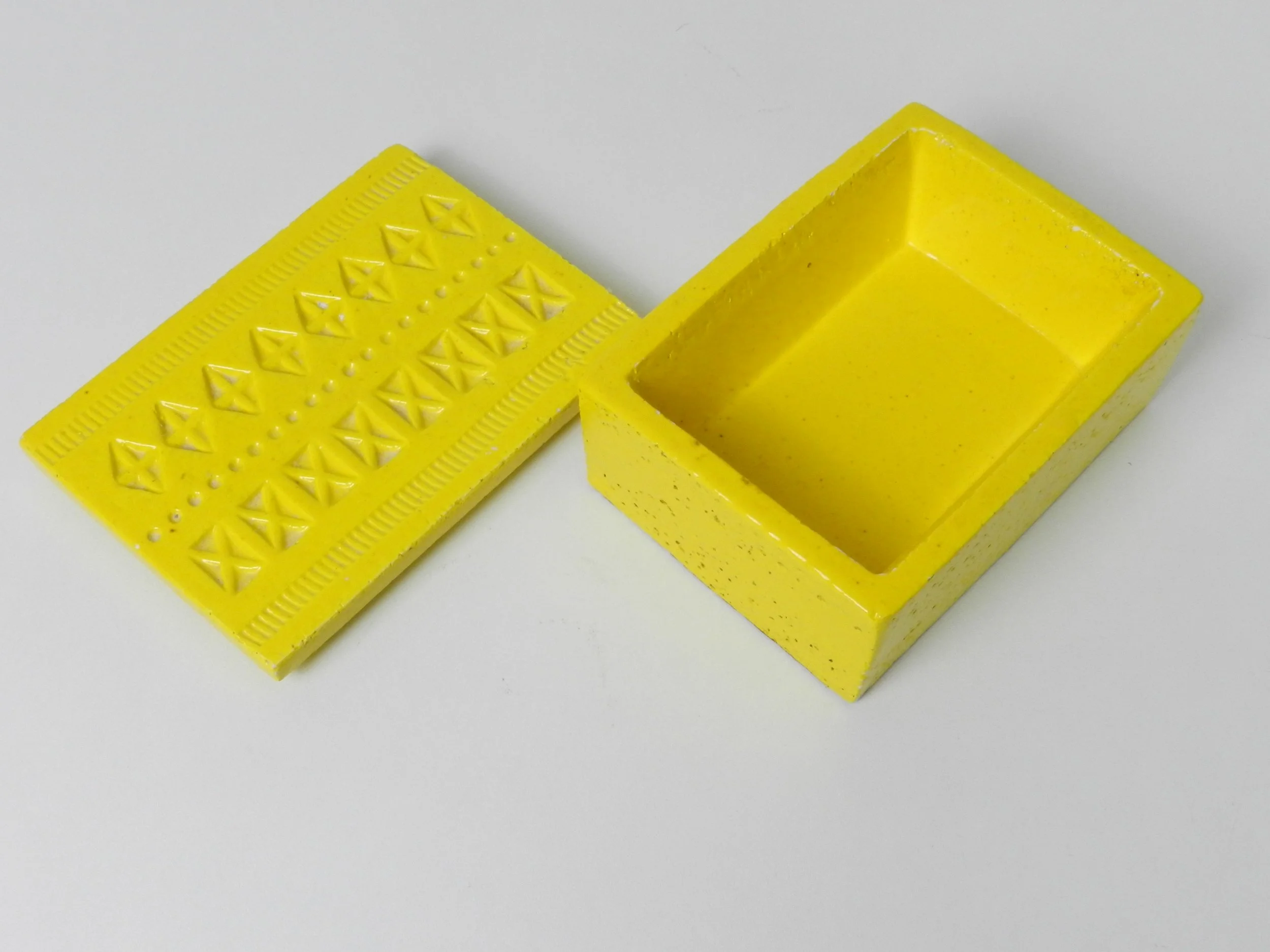 Ceramic box by Aldo Londo for Bitossi.  Italy, 1960s.