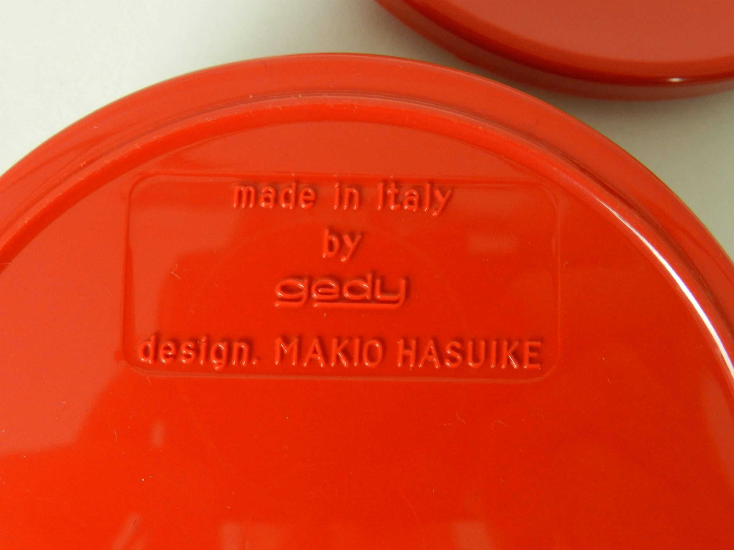 Plastic soap dish designed by Makio Hasuike for Gedy.  Italy, 1980s.