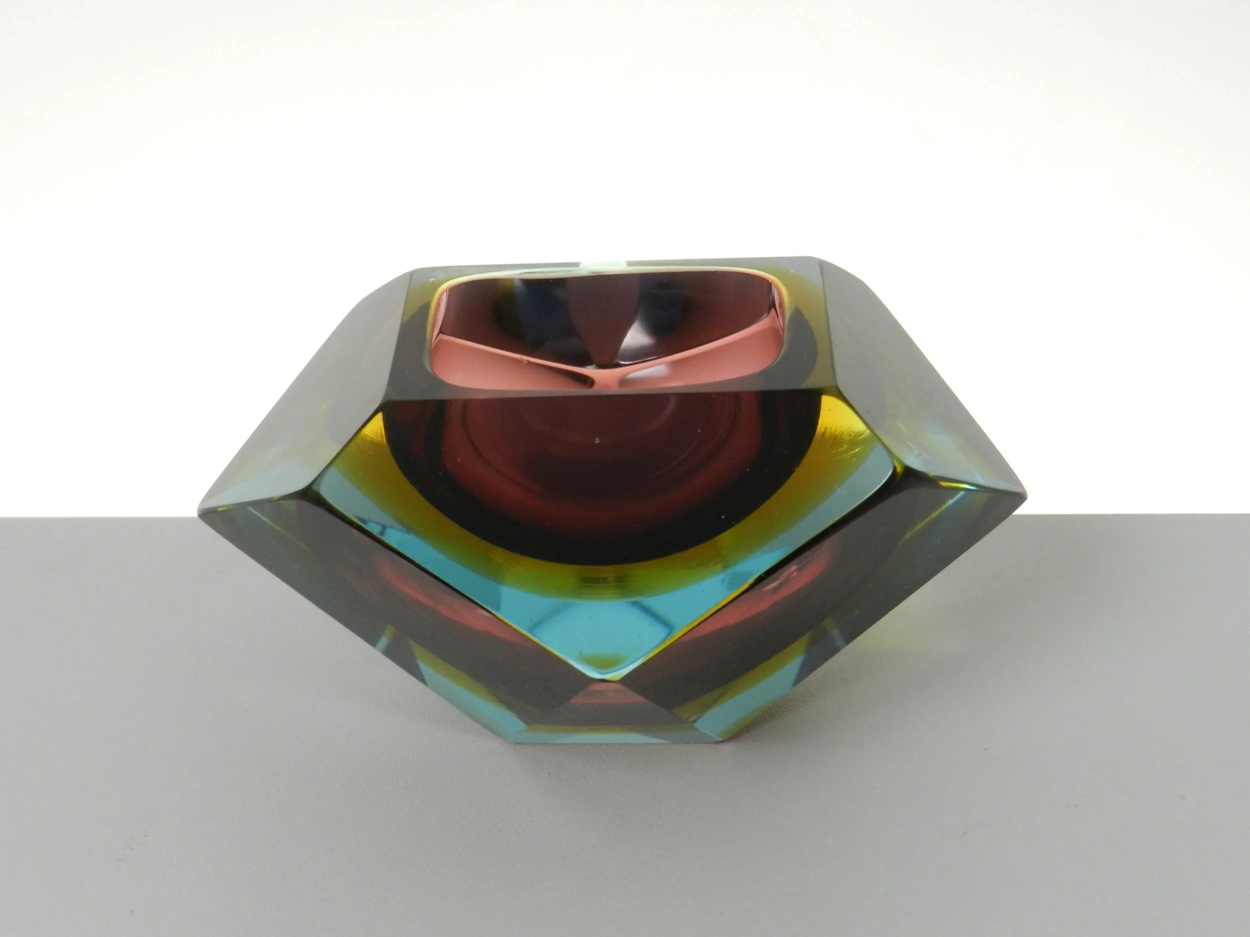 Murano glass Sommerso bowl designed by Alessandro Mandruzzato.  Italy, 1970s.