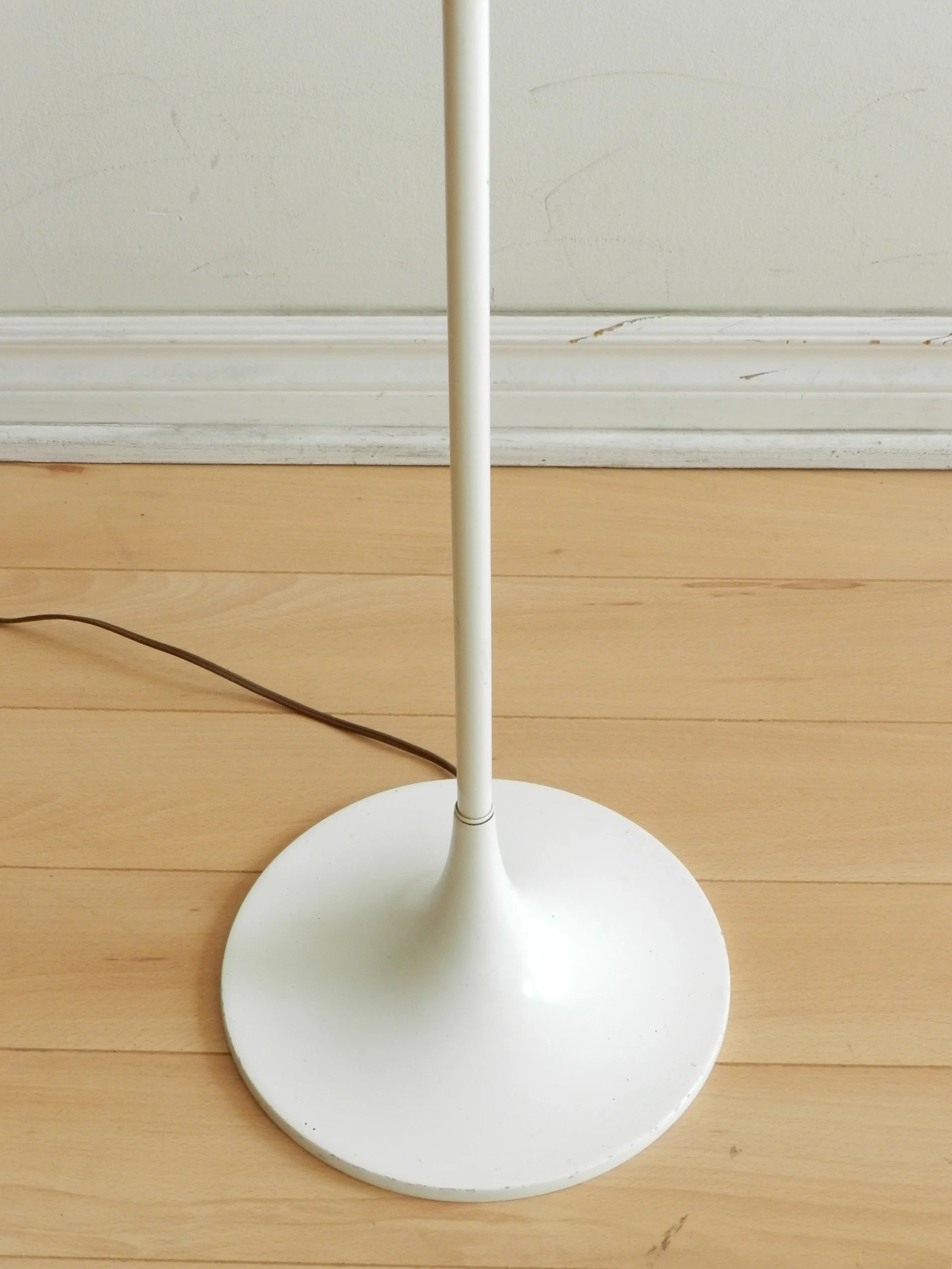 Mushroom floor lamp in enameled metal with opaline glass shade by Laurel Lamp Co. USA, 1960s.