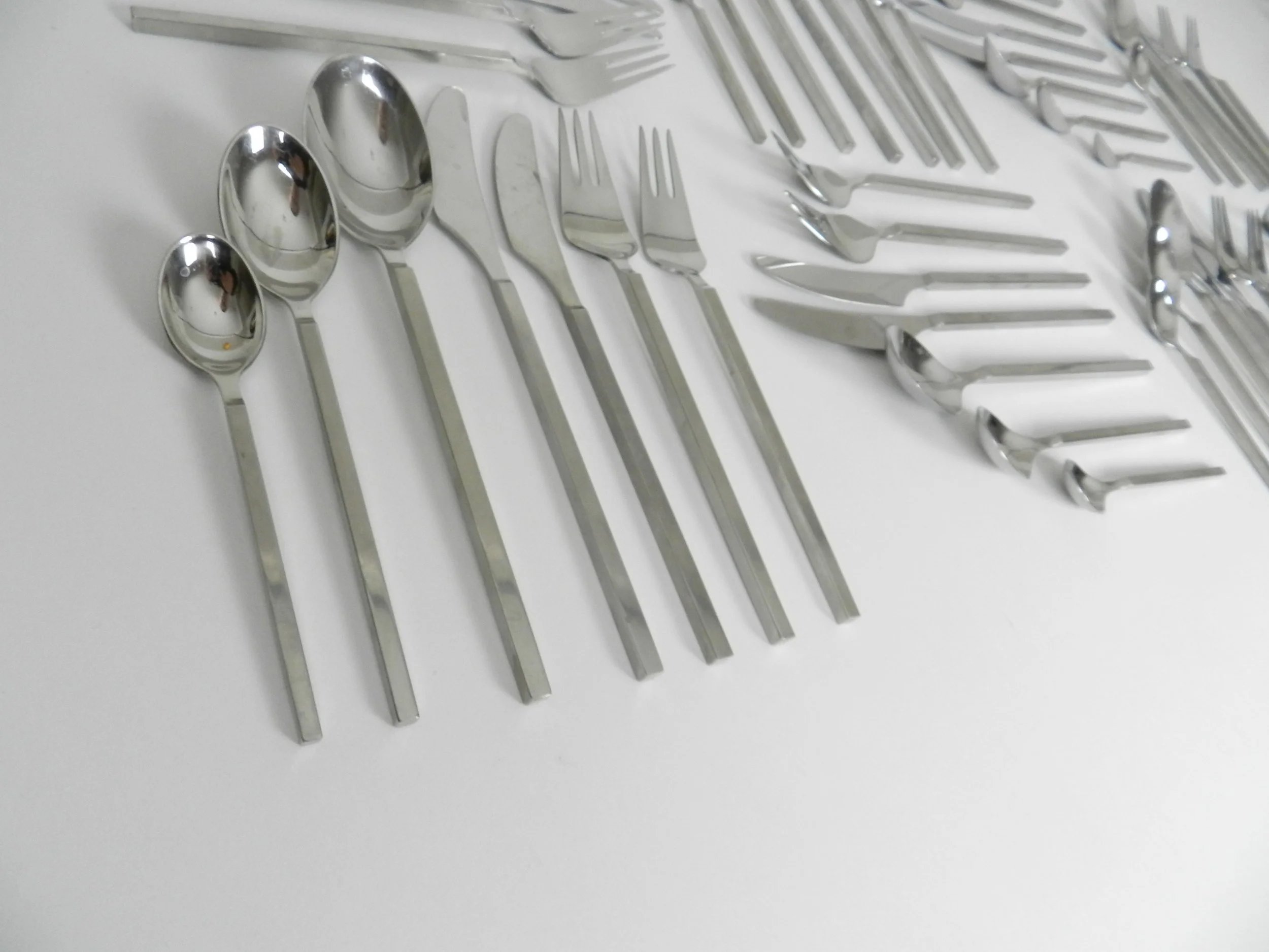 Stainless steel “Rondo” flatware set designed by Per Willemoes for Lundtofte. 8 - seven piece place settings (missing one tea spoon) plus 6 serving pieces, total of 61 pieces.  Denmark, 1970s.