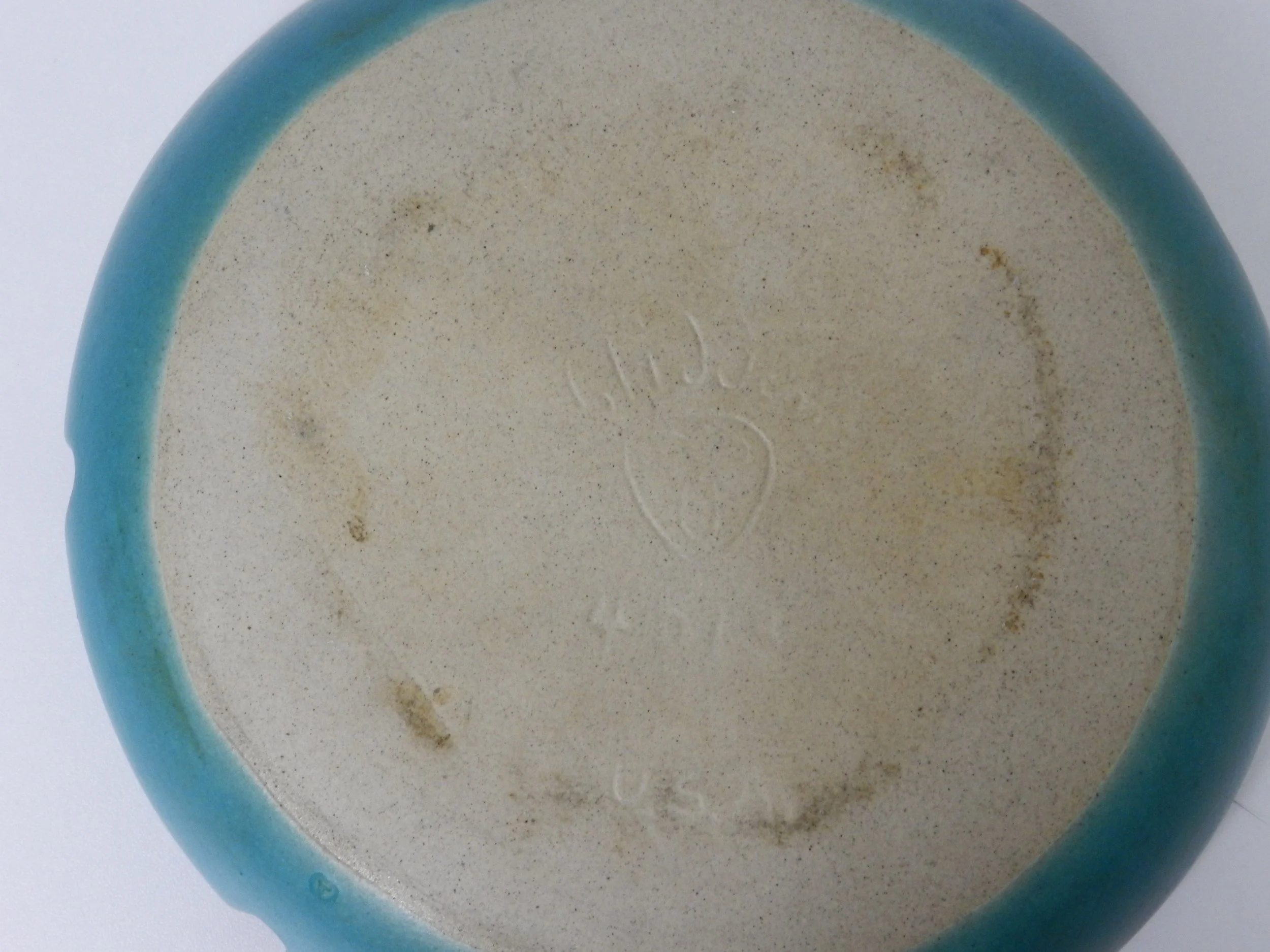 Ceramic “Gulfstream” ashtray designed by Fong Chow for Glidden.  USA, 1950s.