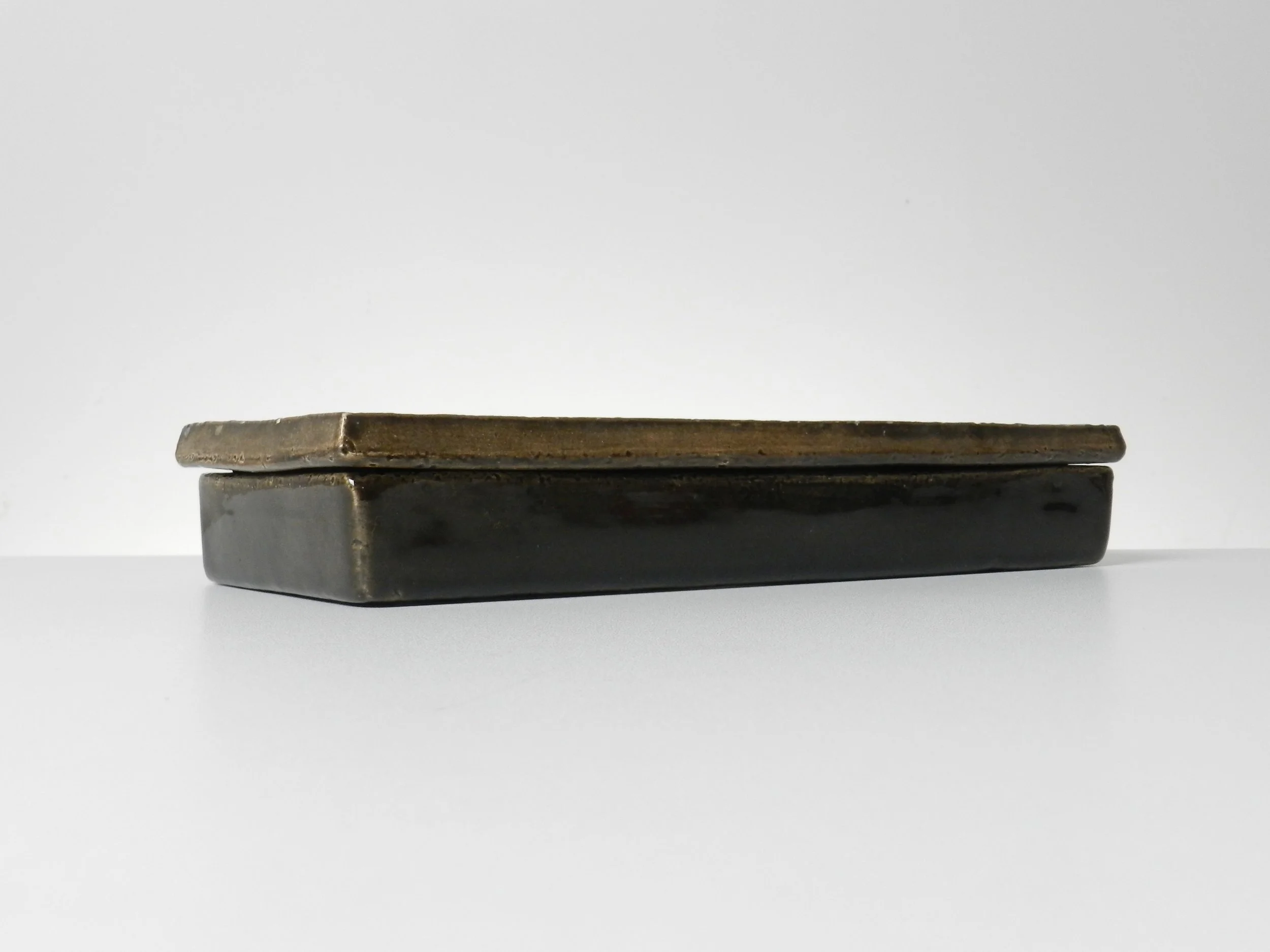 Ceramic box designed by George Kitchel for Vohann California Pottery.  USA, 1960s.