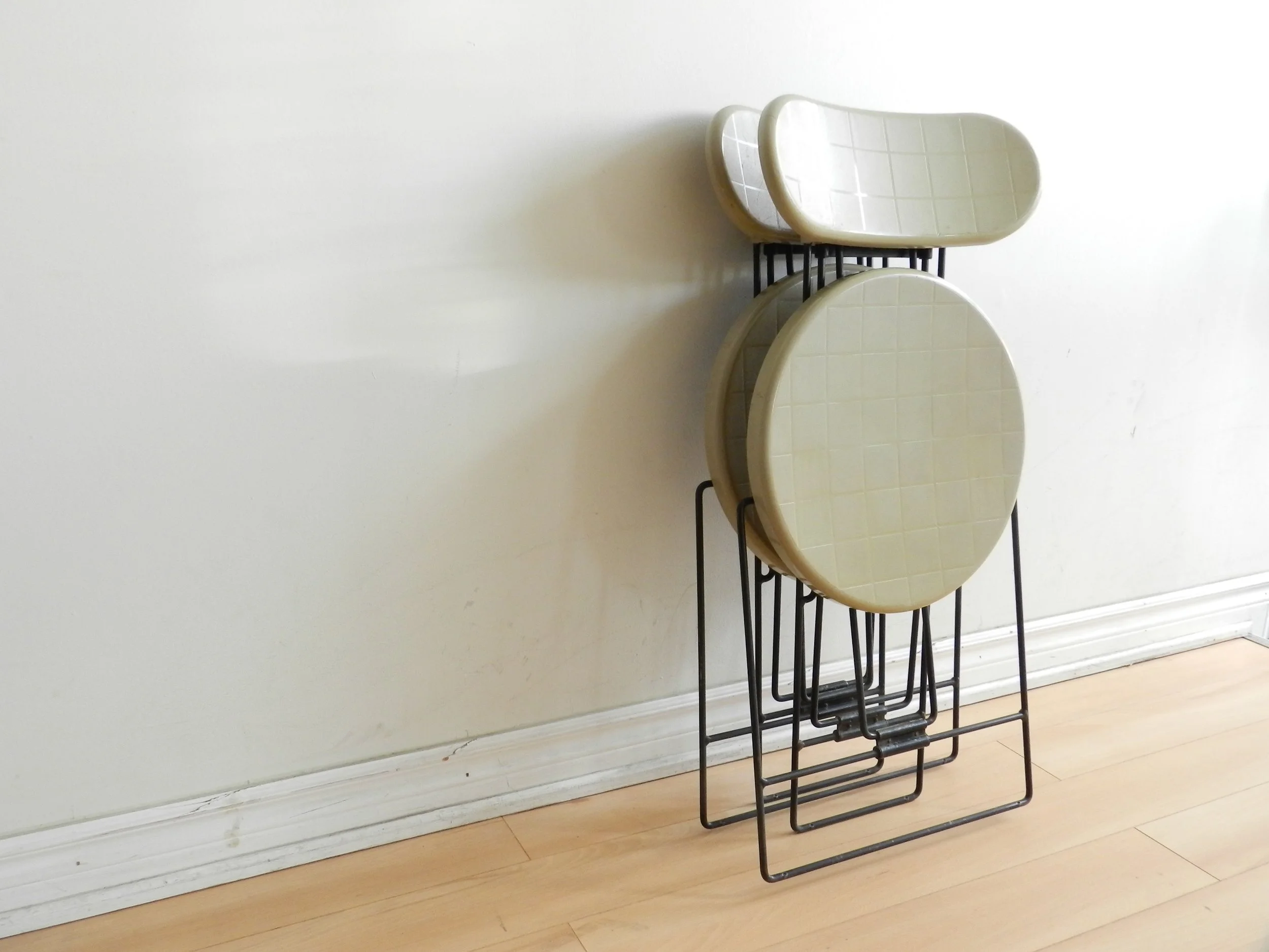 Pair of folding “Cricket” chairs designed by Andries Van Once and Kazuma Yamaguchi for Magis. In plastic and steel.  Italy, 1980s.