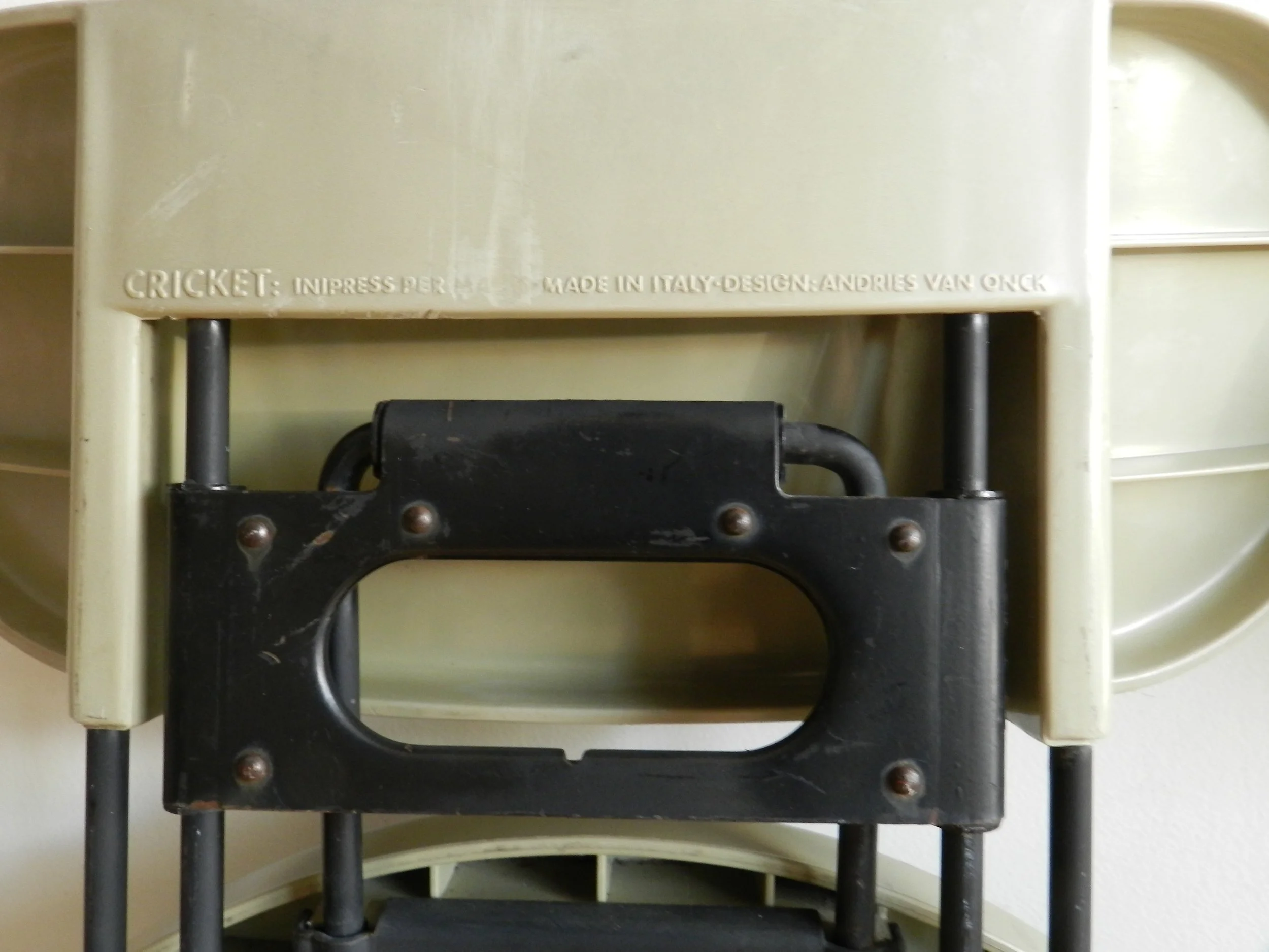 Pair of folding “Cricket” chairs designed by Andries Van Once and Kazuma Yamaguchi for Magis. In plastic and steel.  Italy, 1980s.
