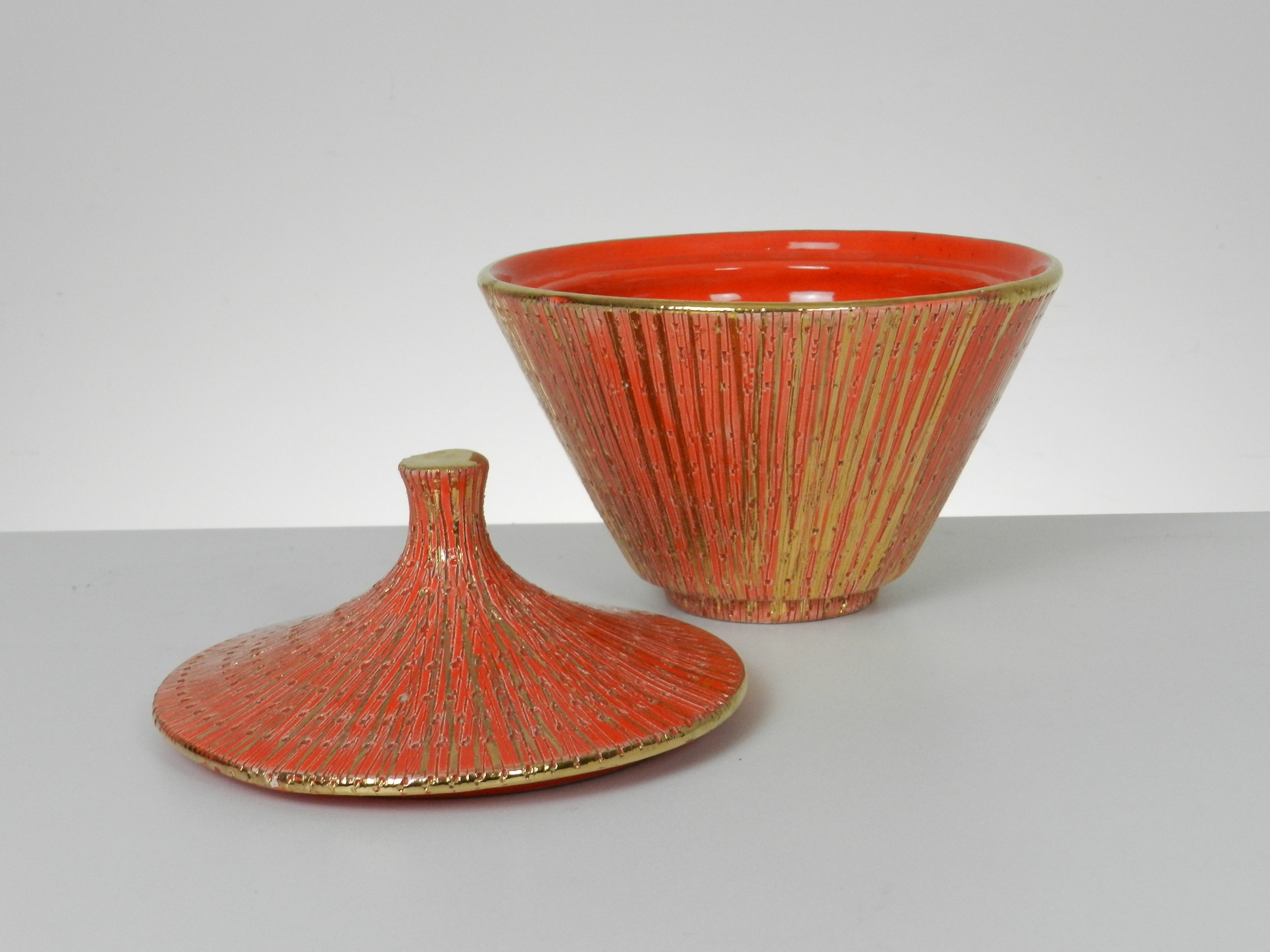 Ceramic ‘Seta’ covered bowl designed by Aldo Londi for Bitossi.  Italy, 1960s.