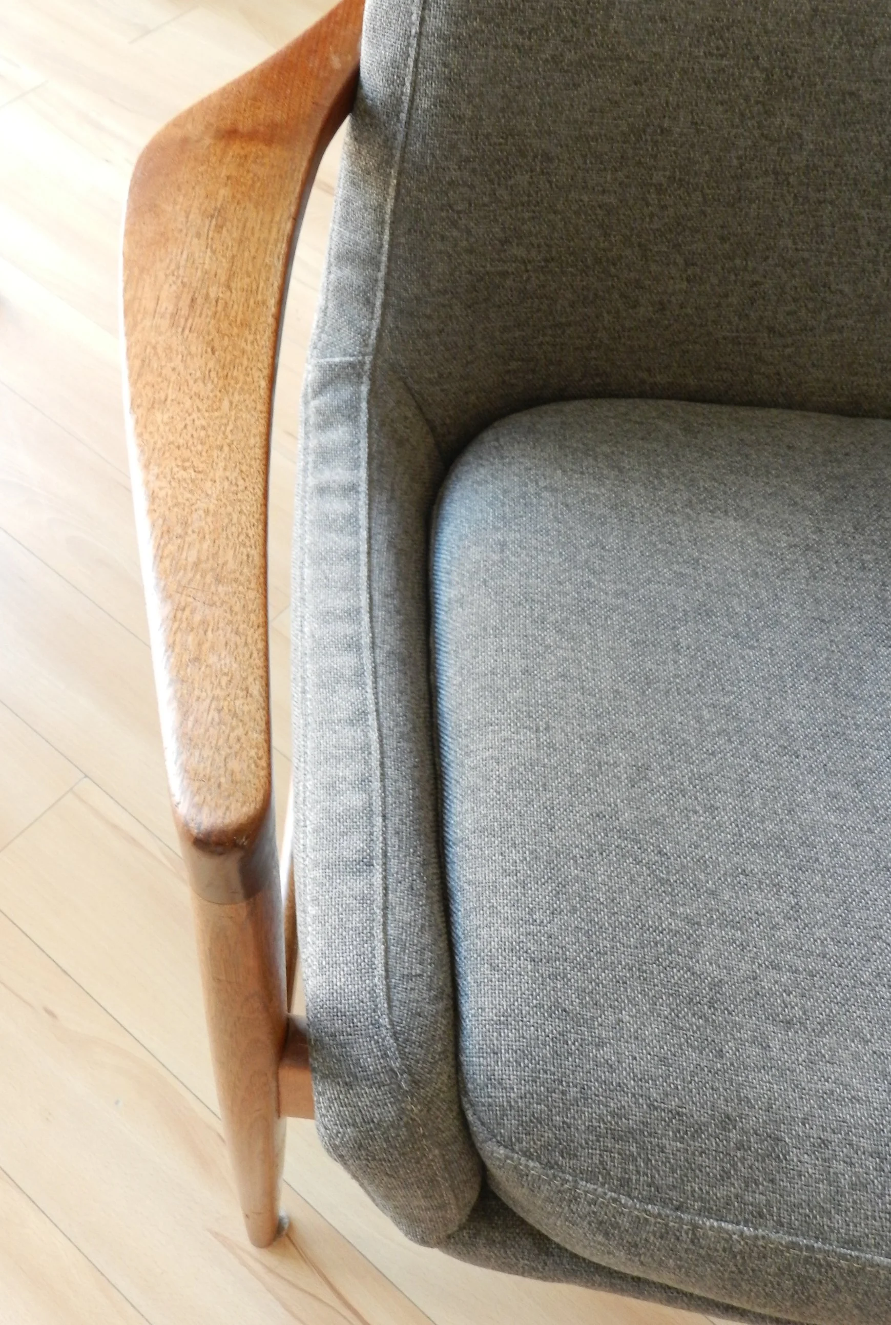 Teak lounge chair designed by Ib Kofod Larsen for Fritz Hansen. Model 4346.  Denmark, 1960s.