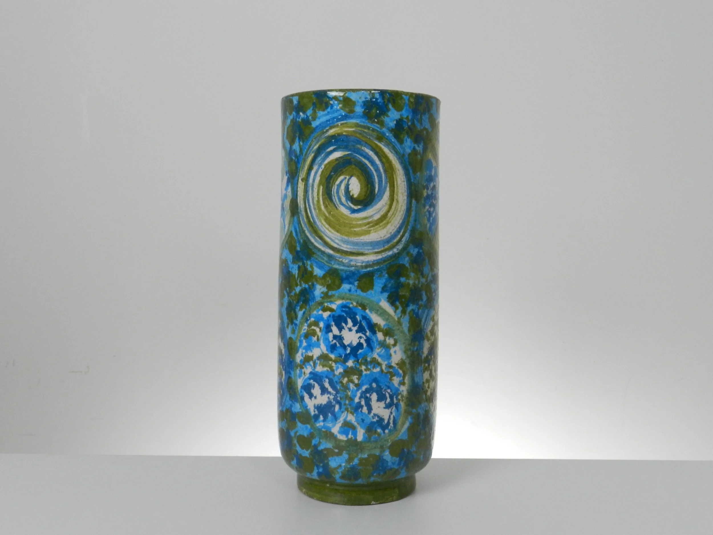 Hand decorated ceramic vase designed by Alvino Bagni for Raymor.  Italy, 1960s.