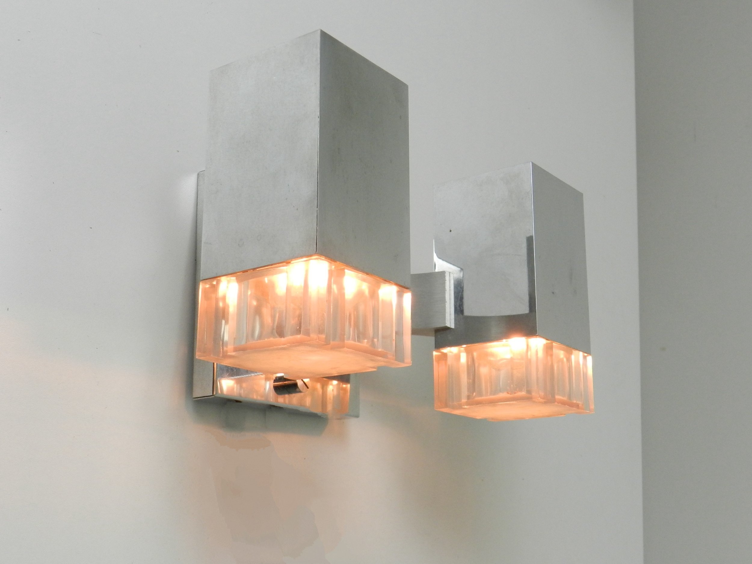 Pair of chrome and acrylic Cubic wall sconces designed by Gaetano Sciolari for Sciolari.  Italy, 1970s.