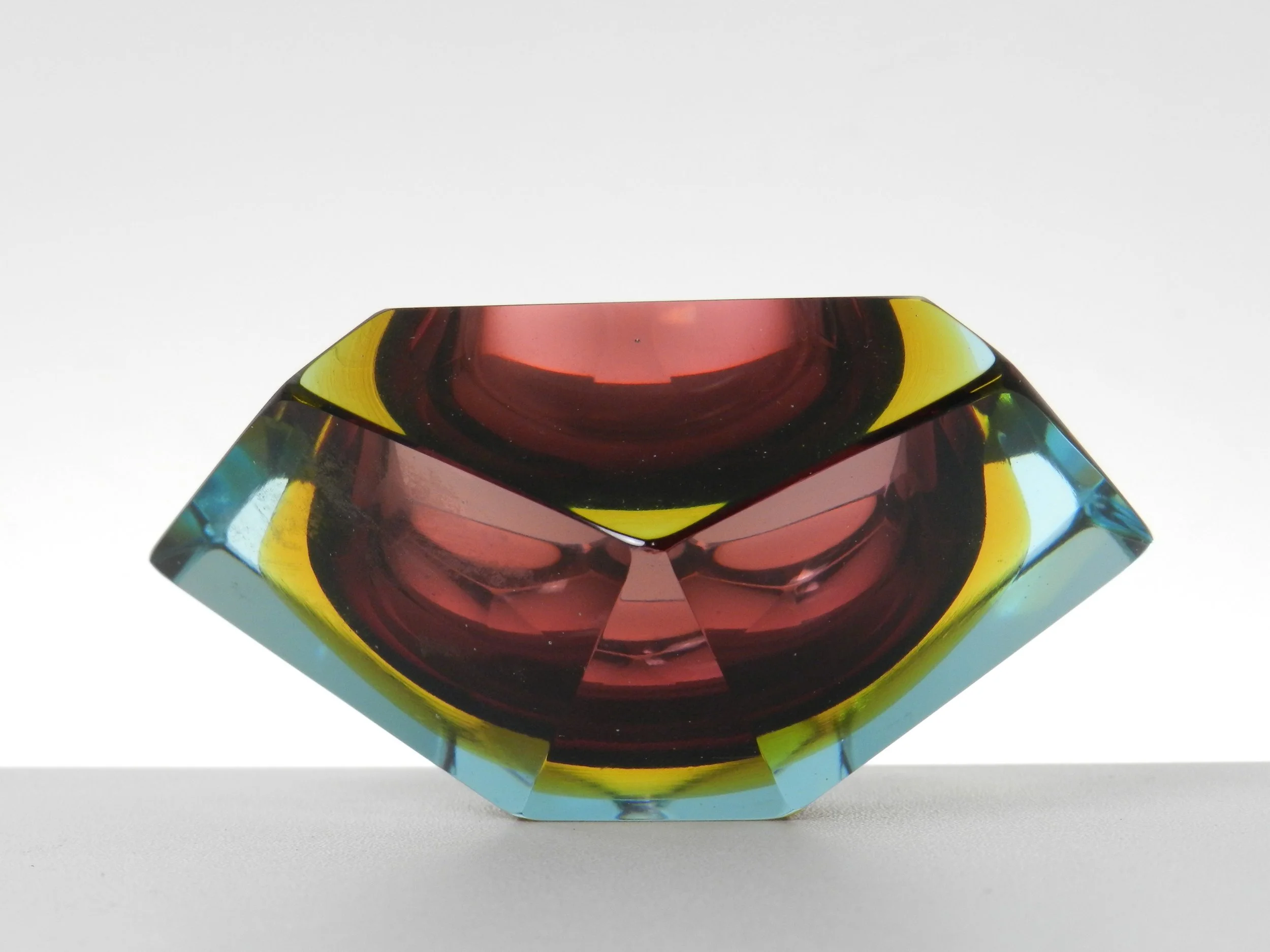 Murano glass Sommerso bowl designed by Alessandro Mandruzzato.  Italy, 1970s.