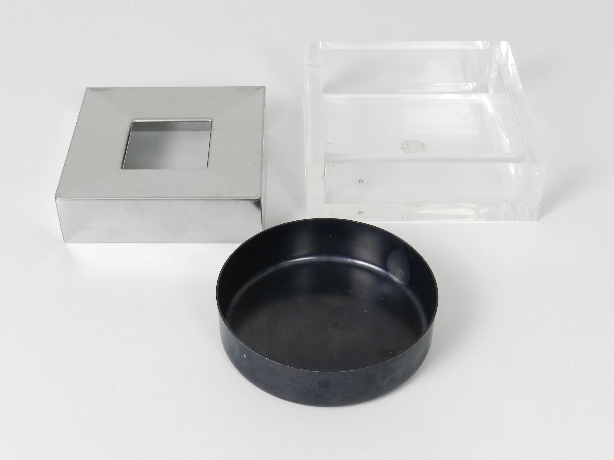 Lucite and chrome ashtray designed by Fabio Manlio Ciocca for Guzzini.  Italy, 1970s.