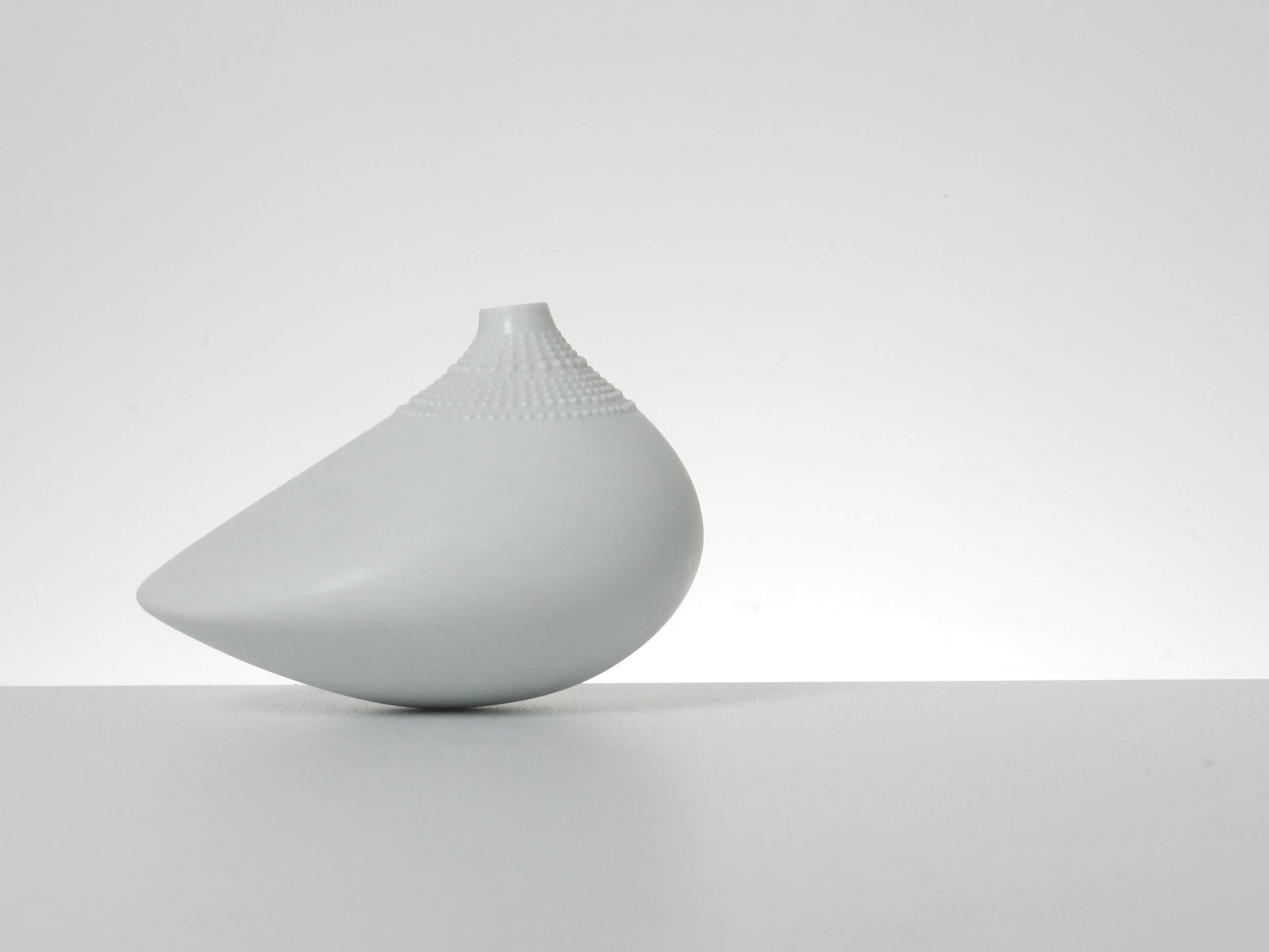 Pollo vase in porcelain deigned by Tapio Wirkkala for Rosenthal.  Germany, 1960s.