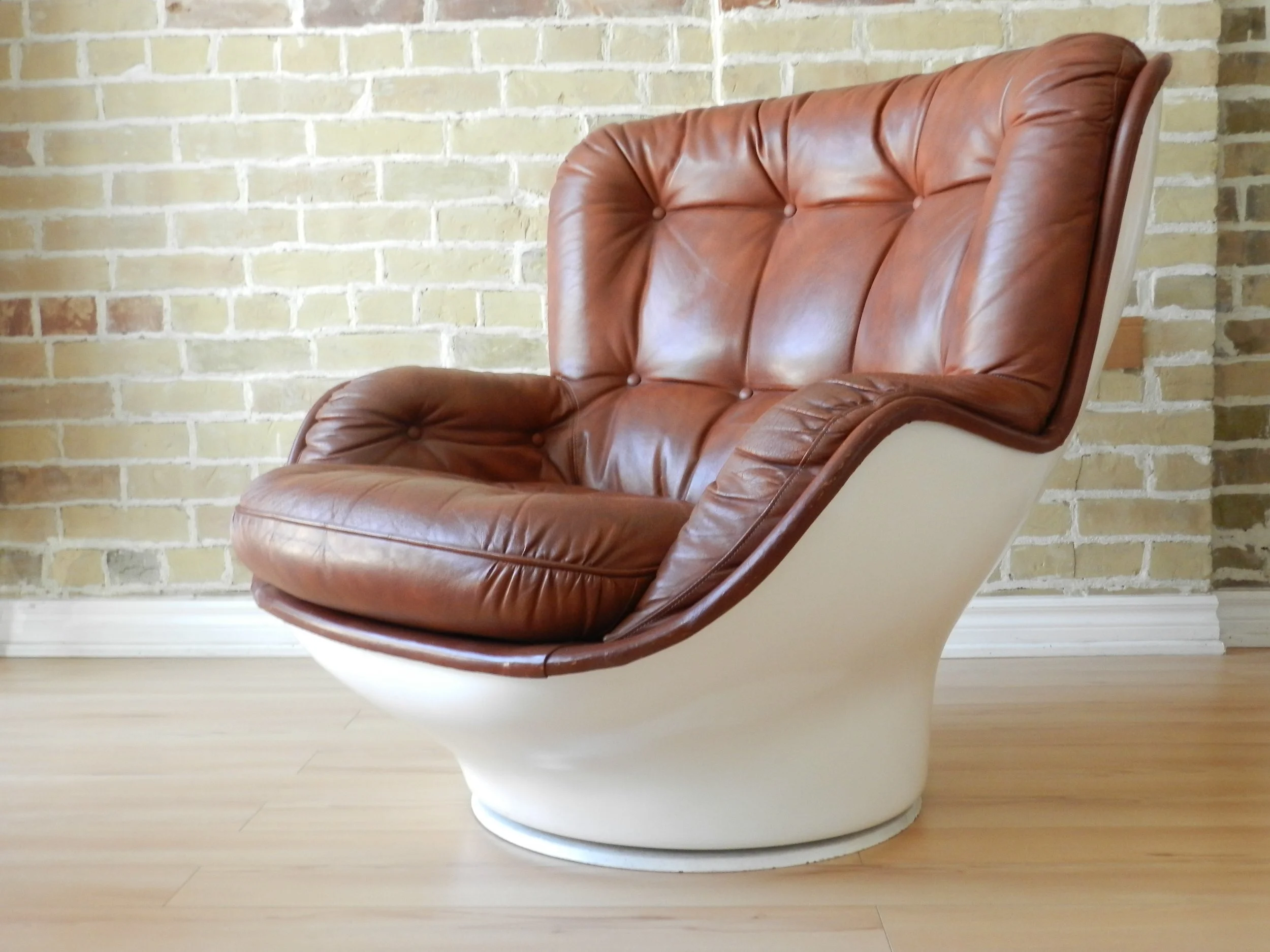 Karate swivel lounge chair in fiberglass designed by Michel Cadestin for Airborne.  France, 1970s.