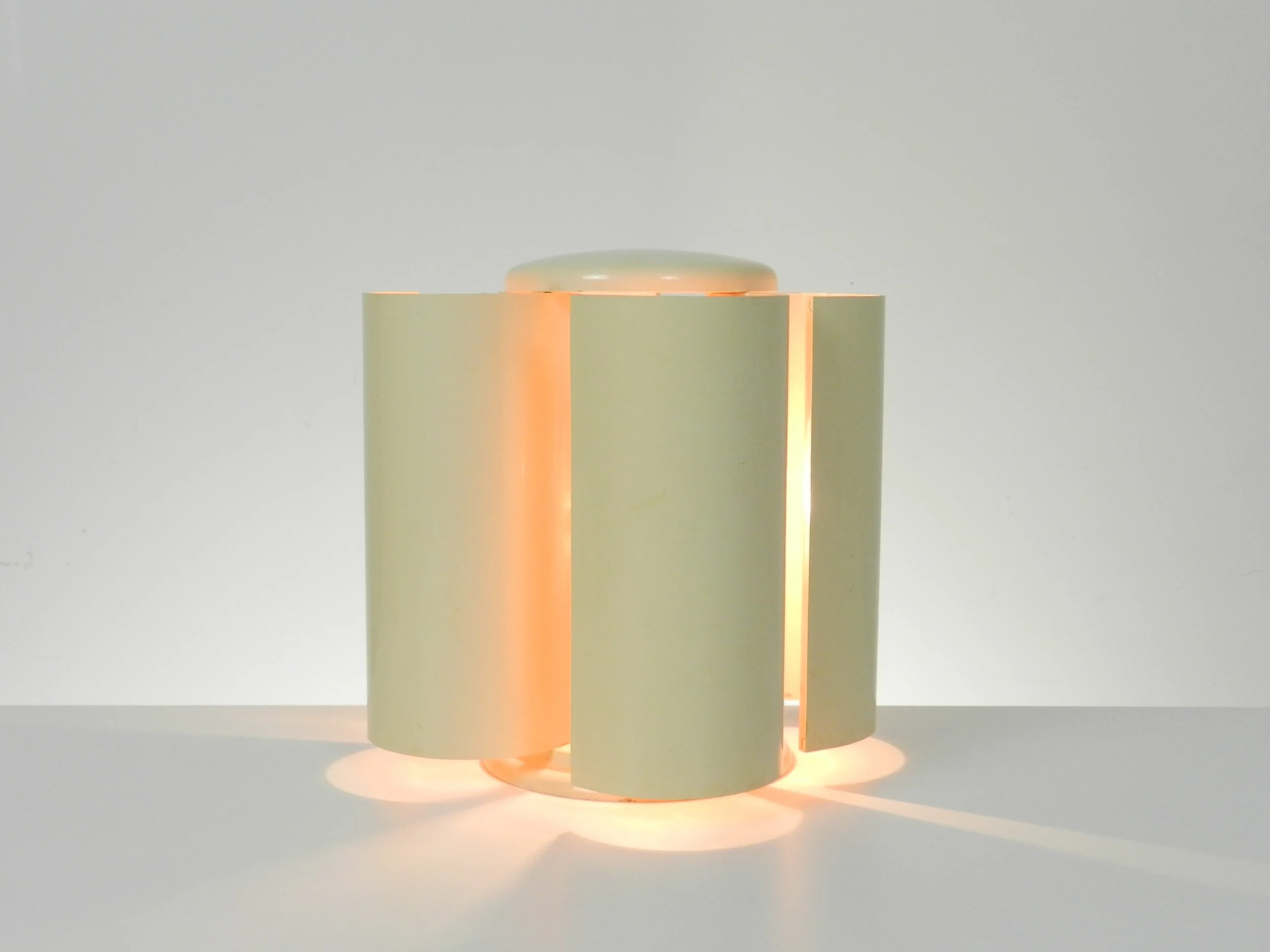 Plastic lamp with curved louvres designed by Studio D. A. for Lamperti.  Italy, 1970s.