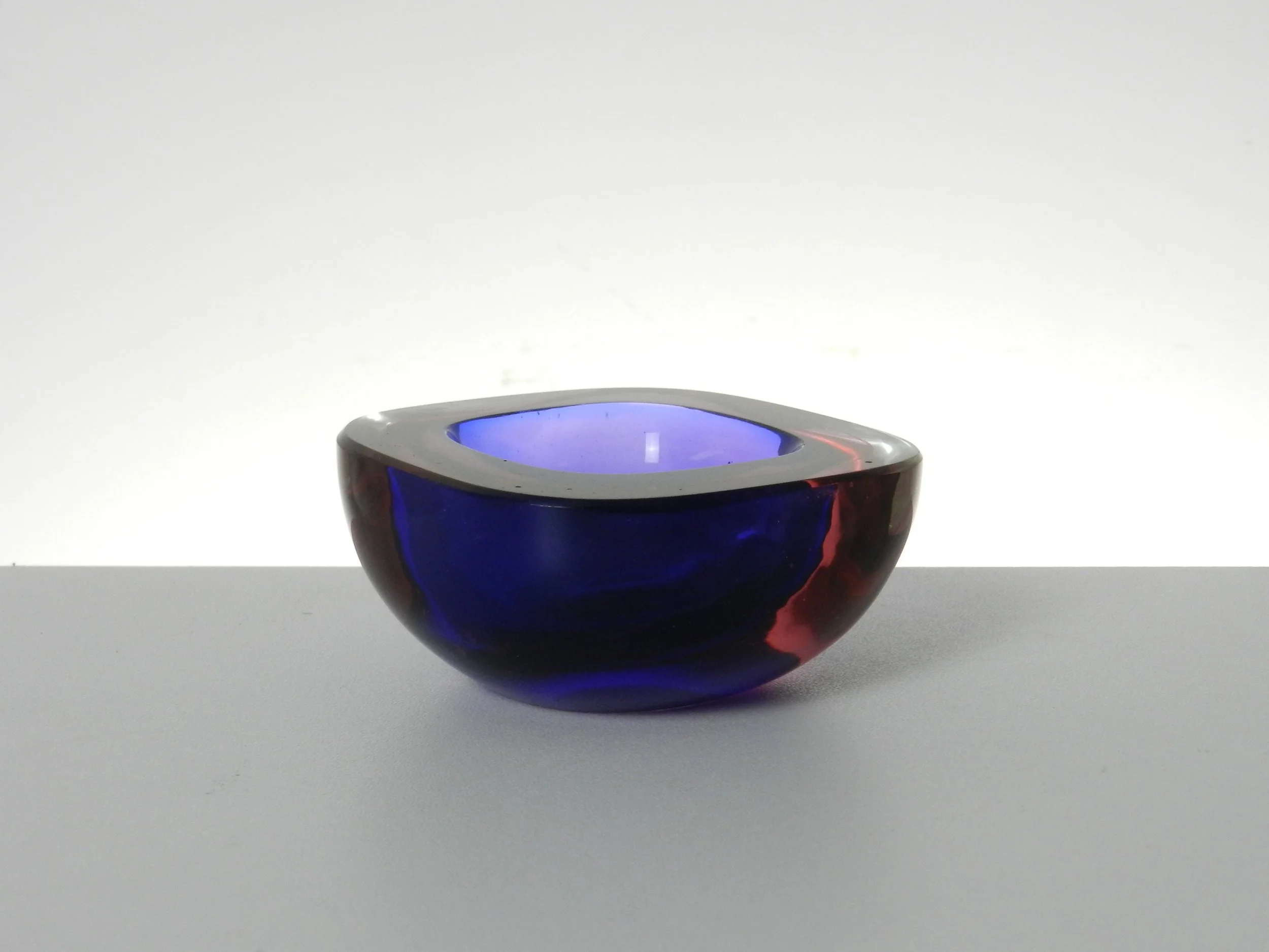 Small mid century Murano glass bowl.  Italy, 1960s.