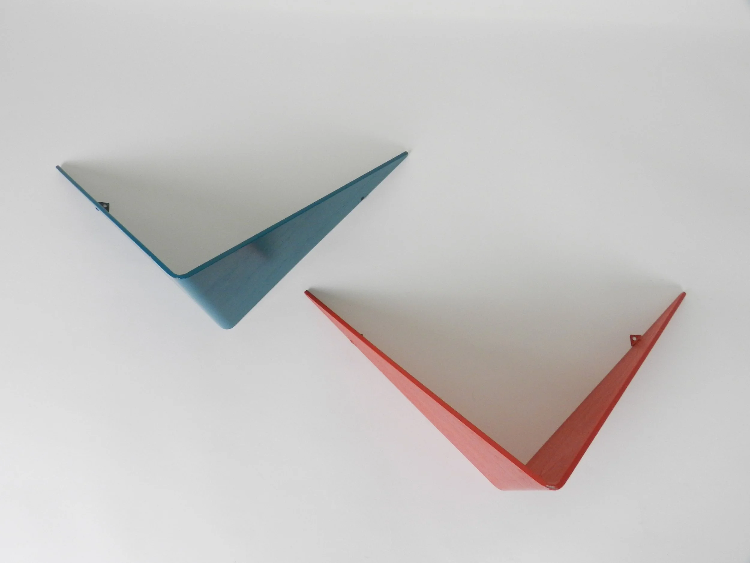 Pair of wall shelves in painted bent plywood, designed by Poul Cadovius.  Denmark, 1960s.