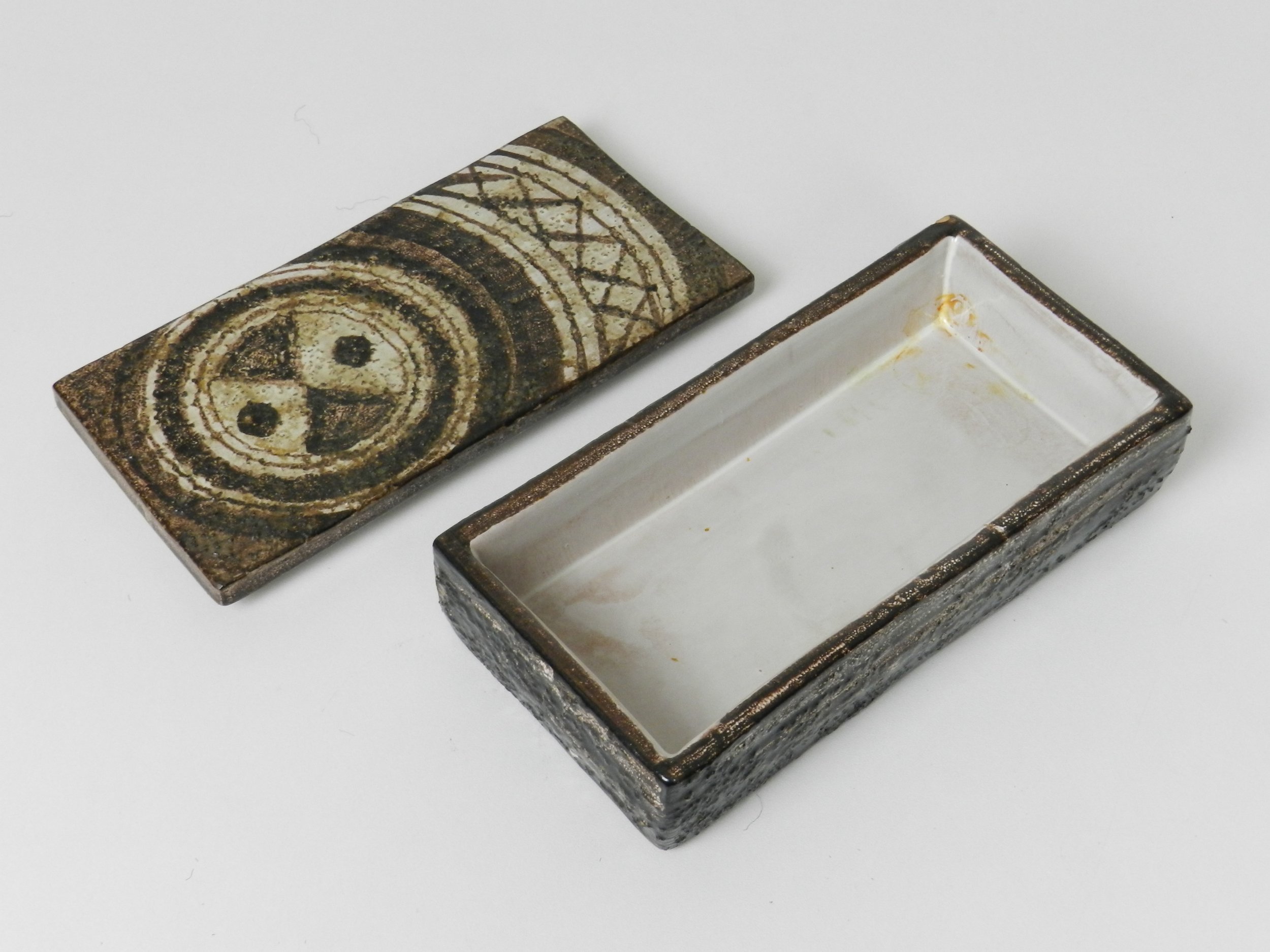 Ceramic box by Aldo Londo for Rosenthal-Netter/Bitossi.  Italy, 1960s.