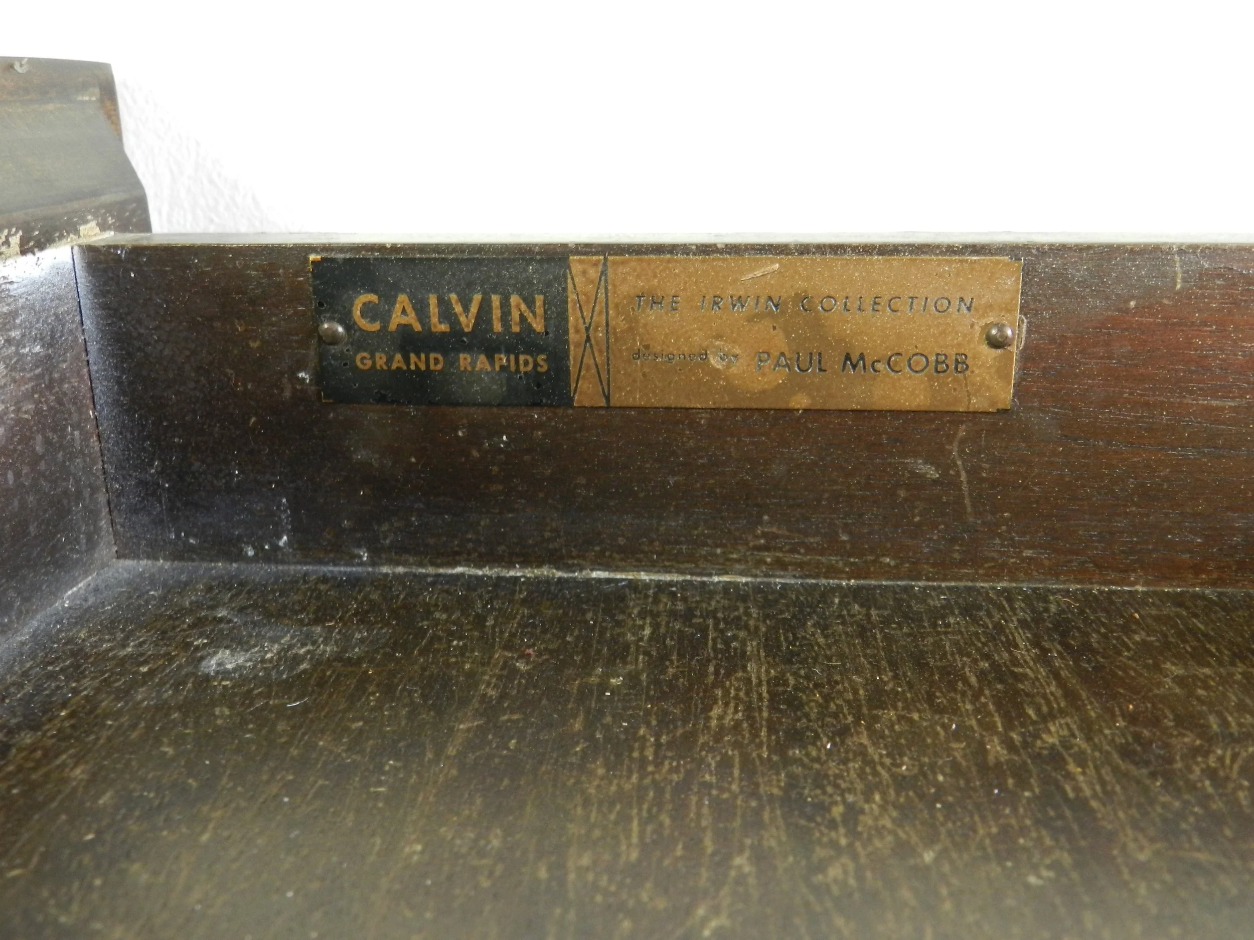 Mid century modern “The Irwin Collection” wall unit in mahogany and brass designed by Paul McCobb for Calvin.  USA, 1950s.