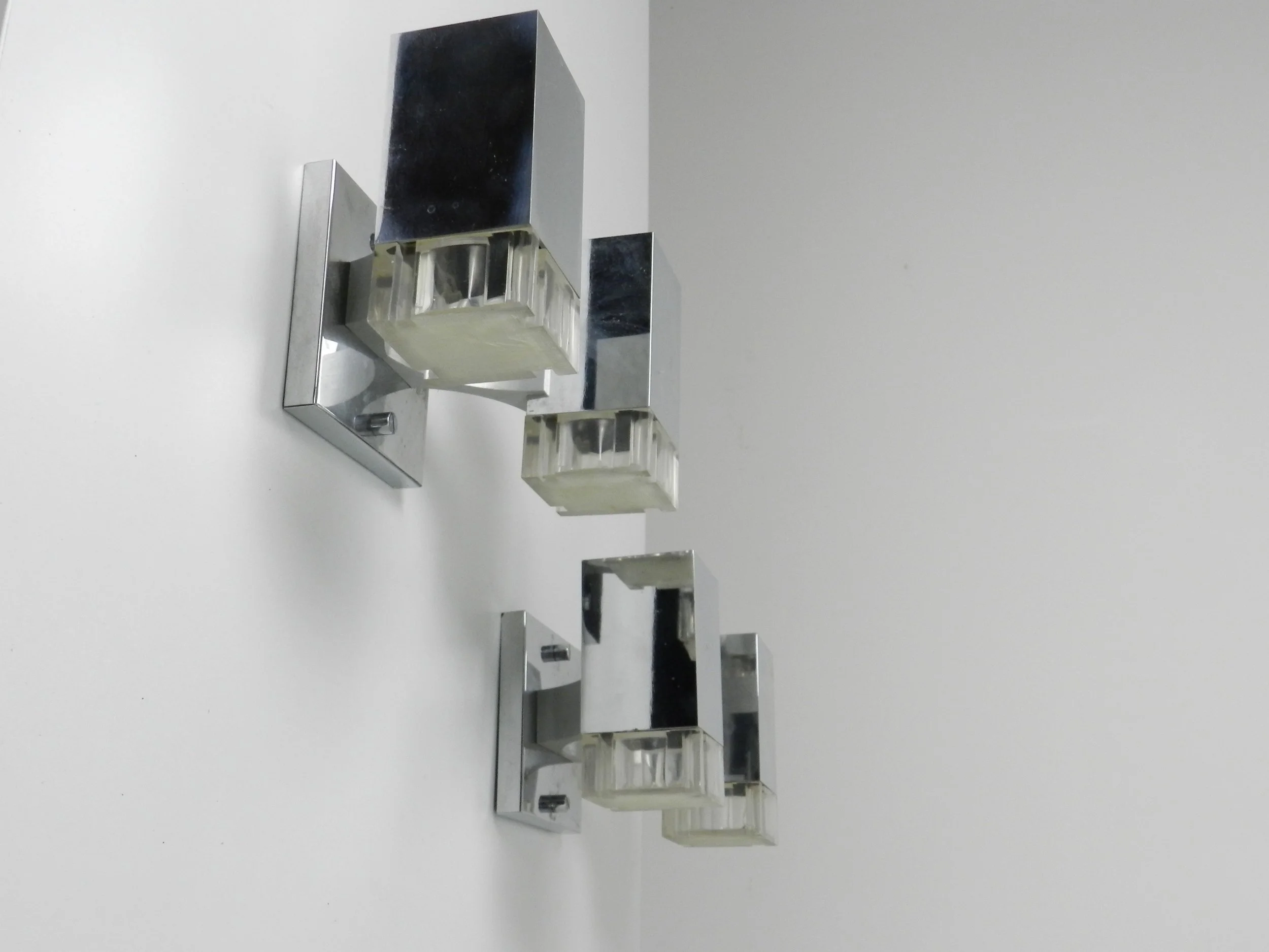 Pair of chrome and acrylic Cubic wall sconces designed by Gaetano Sciolari for Sciolari.  Italy, 1970s.