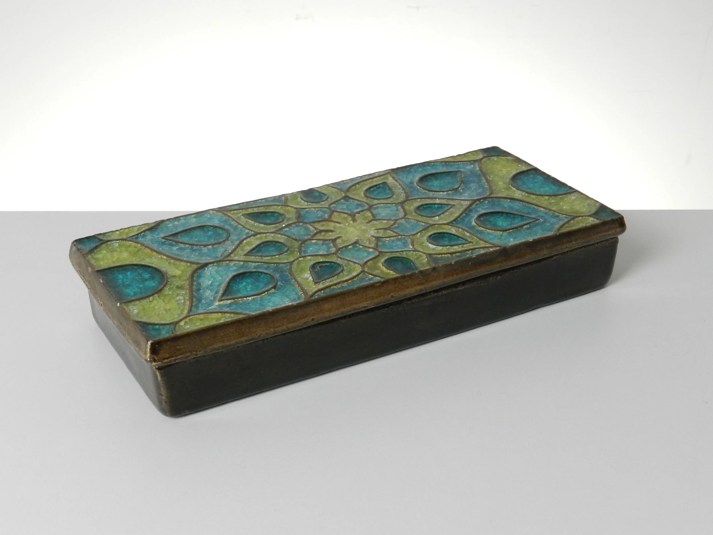 Ceramic box designed by George Kitchel for Vohann California Pottery.  USA, 1960s.