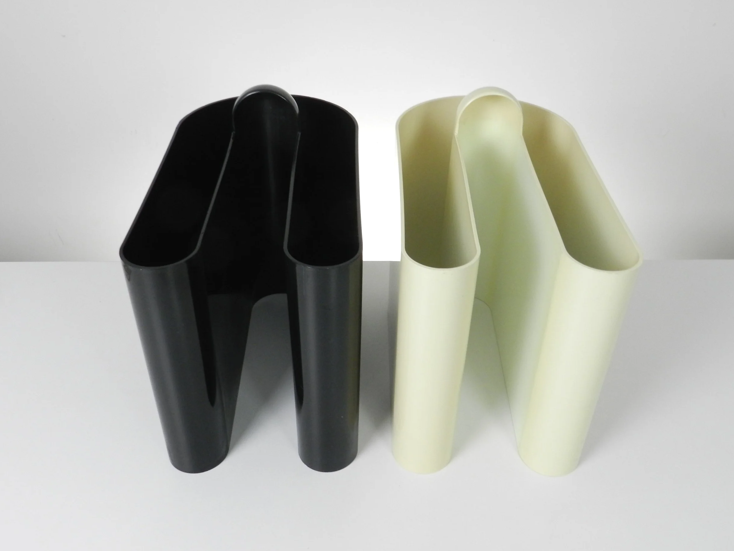 Pair of nesting plastic magazine racks designed by Rodolfo Bonetto for Vastill.  Italian design, manufactured in Canada, 1960s.