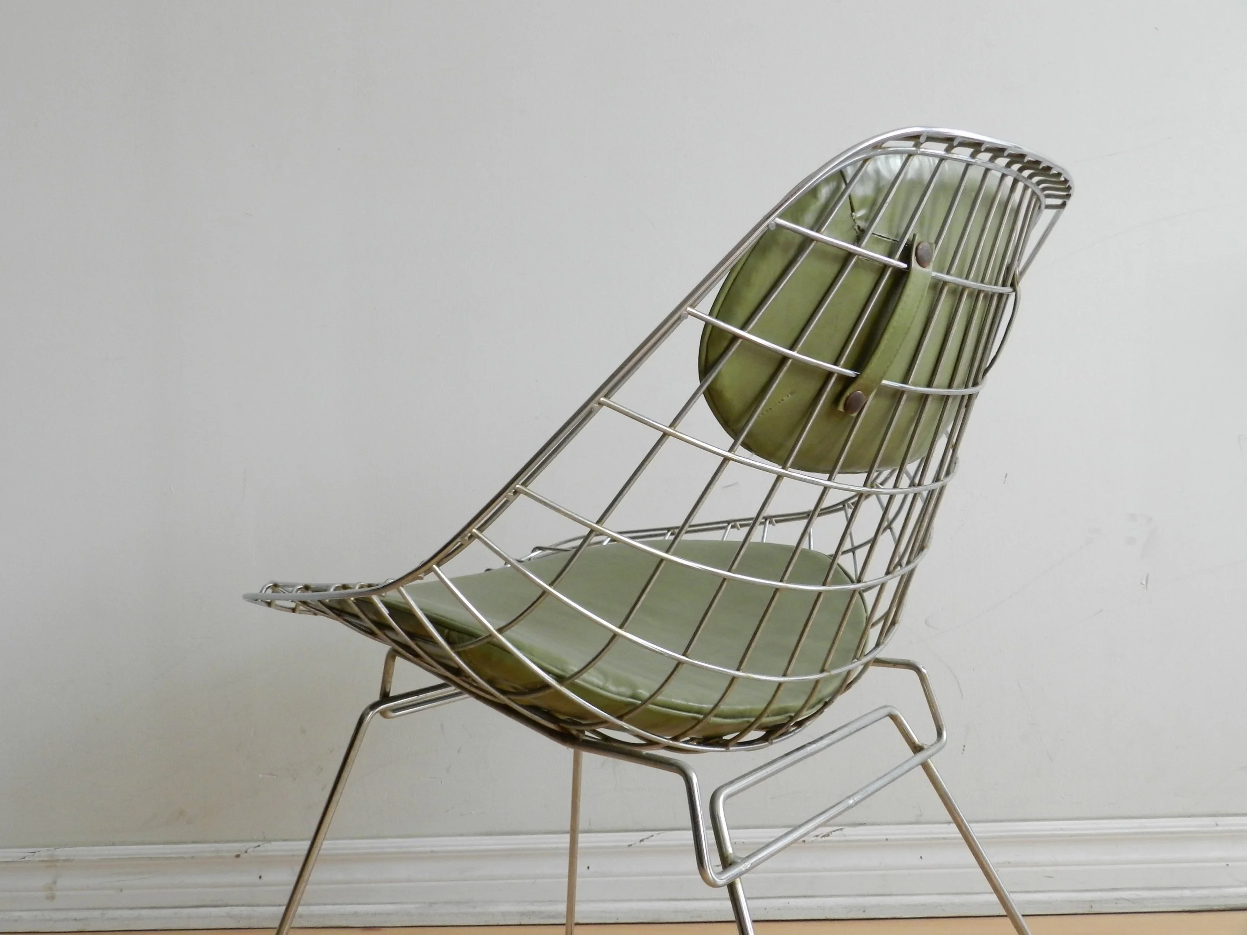 Pair of sculptural side chairs in chromed steel wire designed by Cees Braakman for Pastoe.  Netherlands, 1960s.