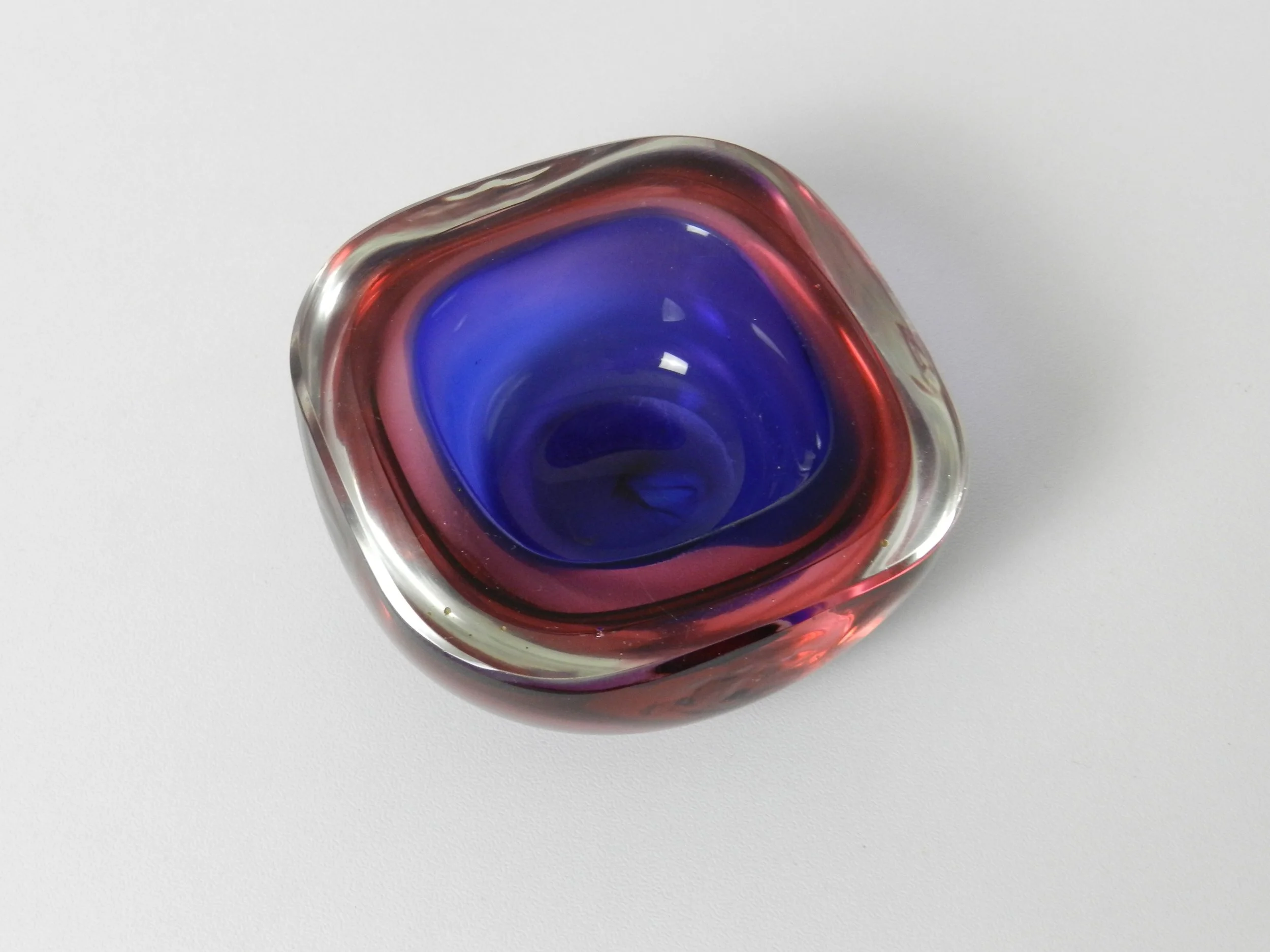 Small mid century Murano glass bowl.  Italy, 1960s.