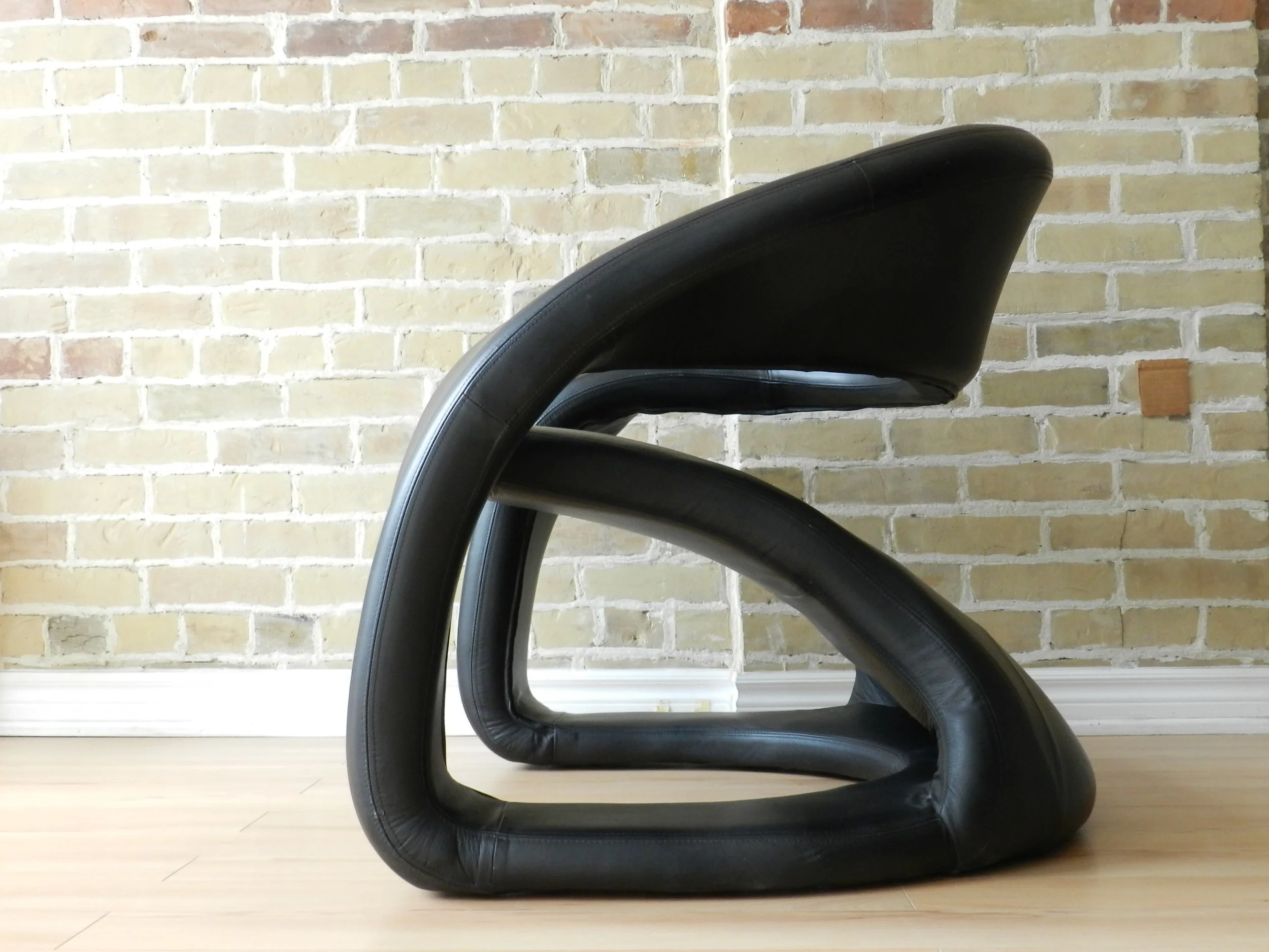 Sculptural Tougue lounge chair in black leather by Jaymar.  Canada, 1990s.