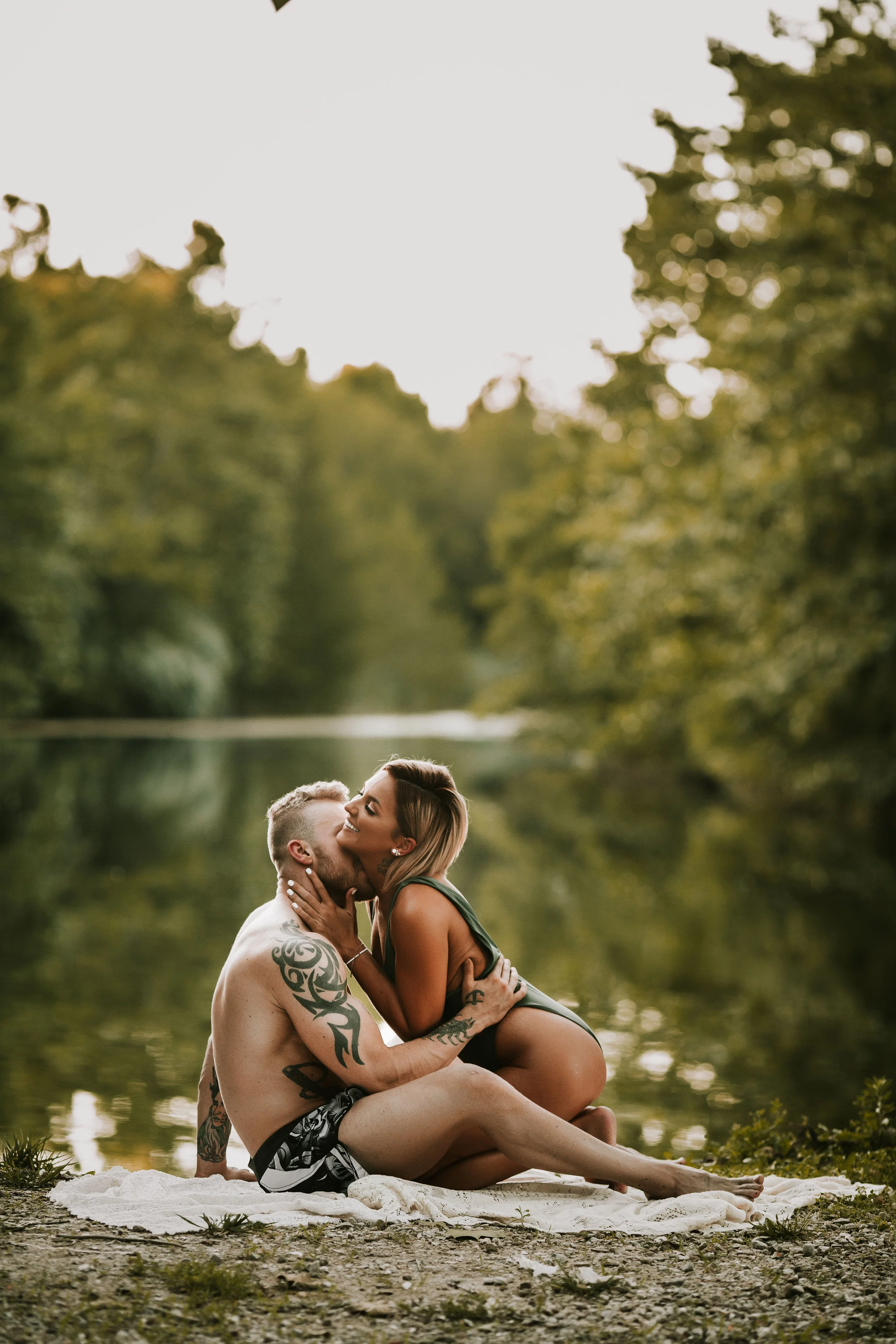 Jared + Lauren | A Little Lakeside Steam :: Missouri Family Photographer | Teri Ann Forck