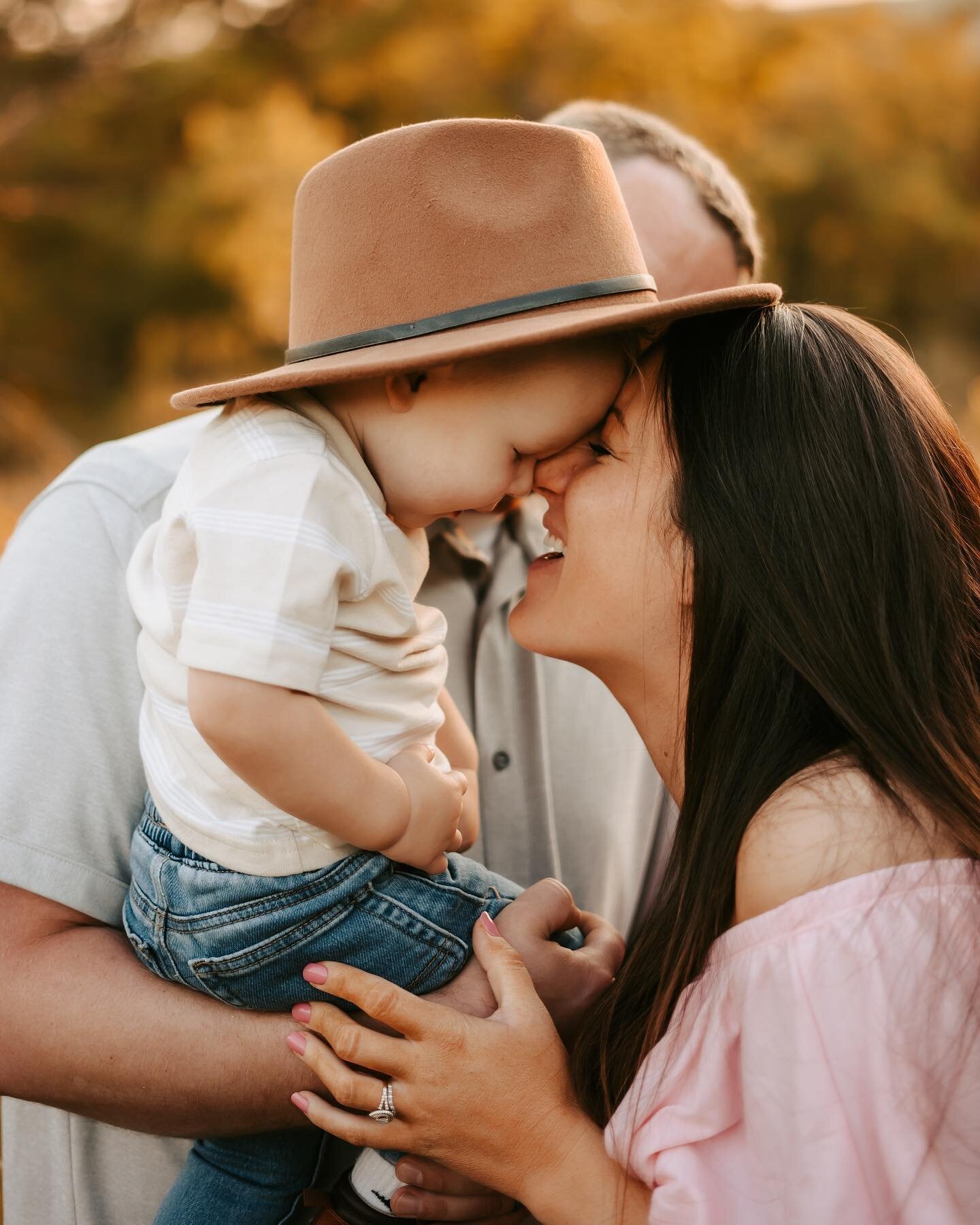 Uploading this weekend&rsquo;s sessions &amp; couldn&rsquo;t wait to share this one ❤️ Two maternity sessions in one weekend &amp; both are 🤌🙌 I swear all these expectant mommas lately look 100000X better than I ever did pregnant 😂