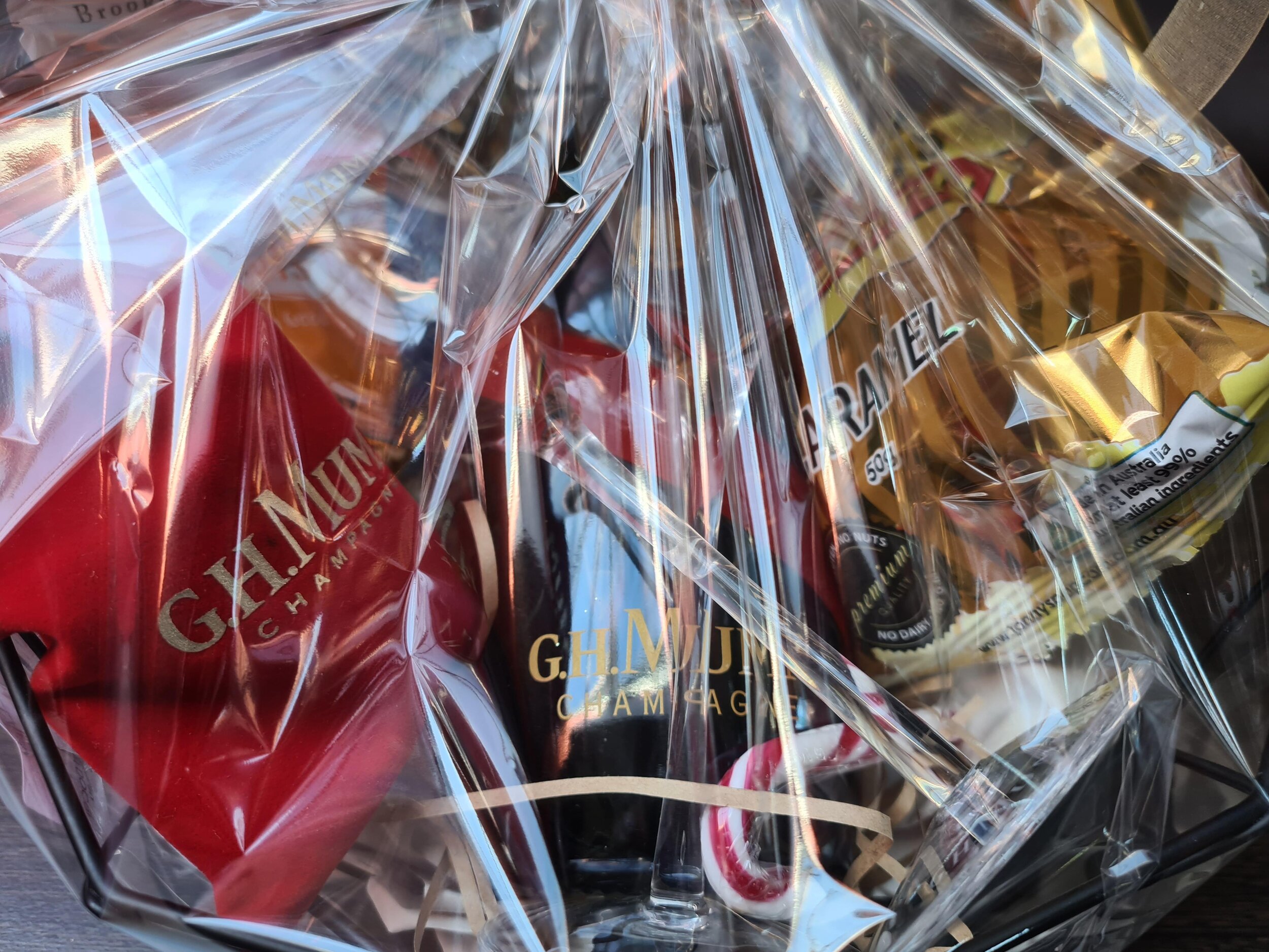Mumm Champagne Hamper