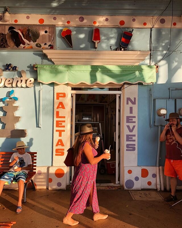 Stroll along the Malec&oacute;n to find La Paz&rsquo;s colourful and delicious little helader&iacute;a, La Fuente.