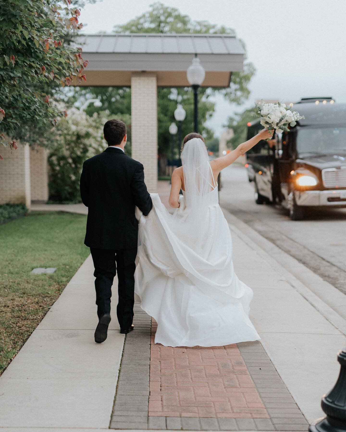 Peace out 2019, it&rsquo;s been a good one! Thankful for another year of incredible couples and the opportunity to capture their love stories. We are honored to work with each of our couples and couldn&rsquo;t be more excited for what&rsquo;s to come