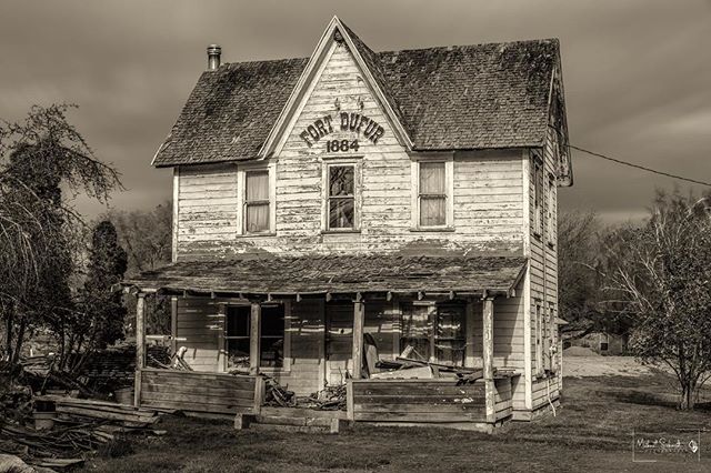 Fort Dufur, in the town of Dufur Oregon in Wasco County.  Dating back to 1884, apparently.  Definitely one of the cooler buildings in this area.  I got in late in the afternoon one spring day, just as the clouds were beginning to converge on the hori