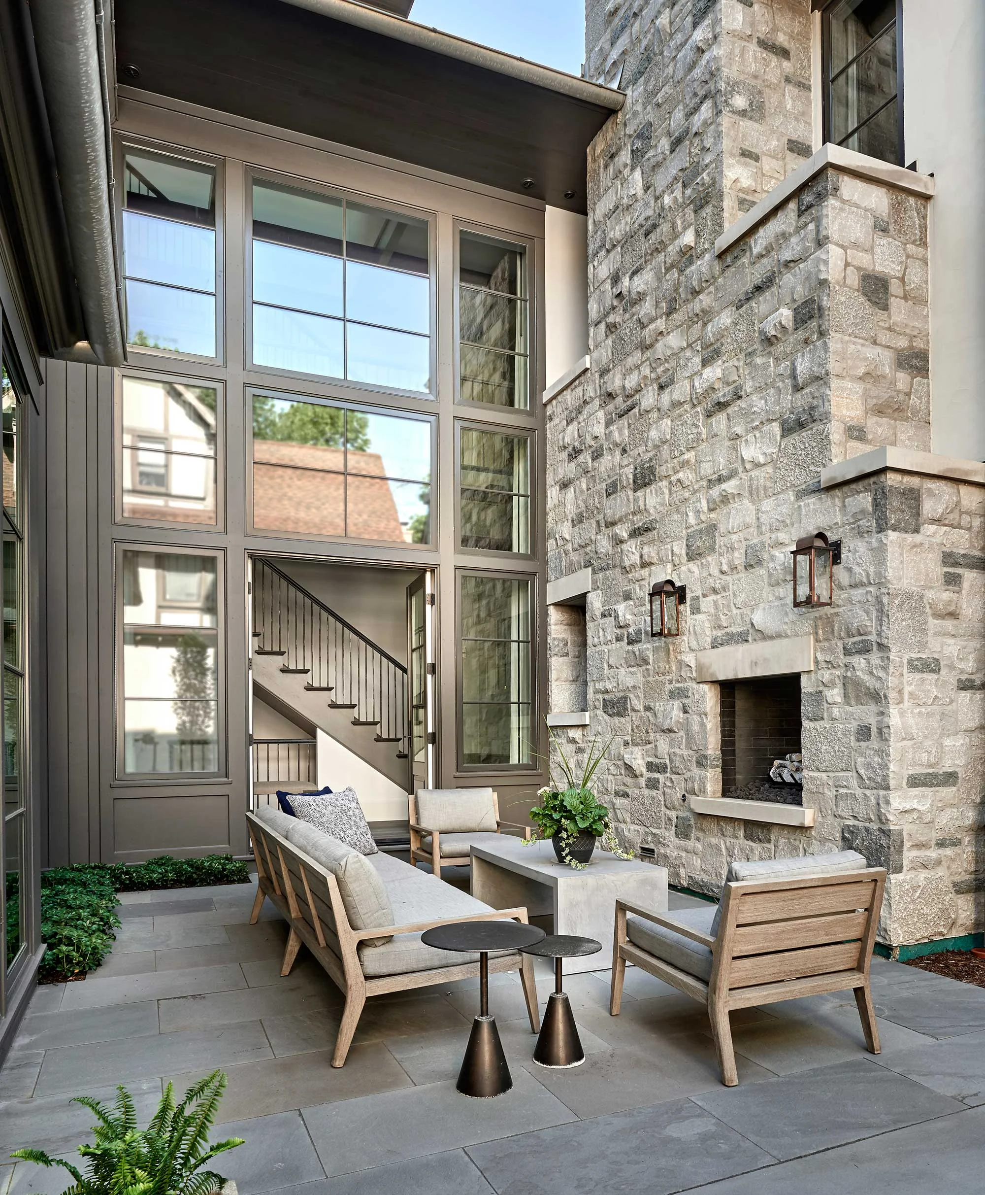 silva_018_web_side_patio.jpg