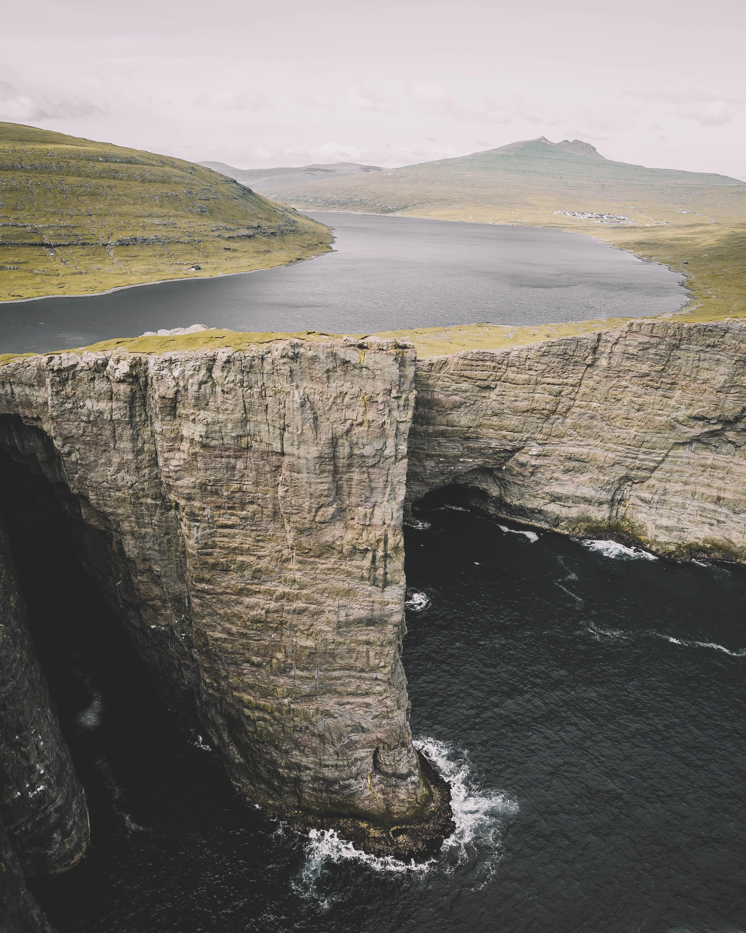 sorvagsvatncliffs.jpg