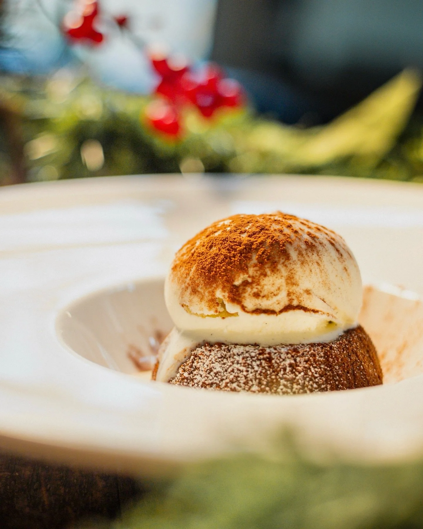 Christmas Markets are back in Bath&hellip; and so is the perfect winter indulgence ❄️
Our Tortino al Cioccolato - warm, rich and molten in the middle - waiting for you right here at Amarone.

The season starts now 🎄✨

📍Bath, UK

 #amarone #visitbat