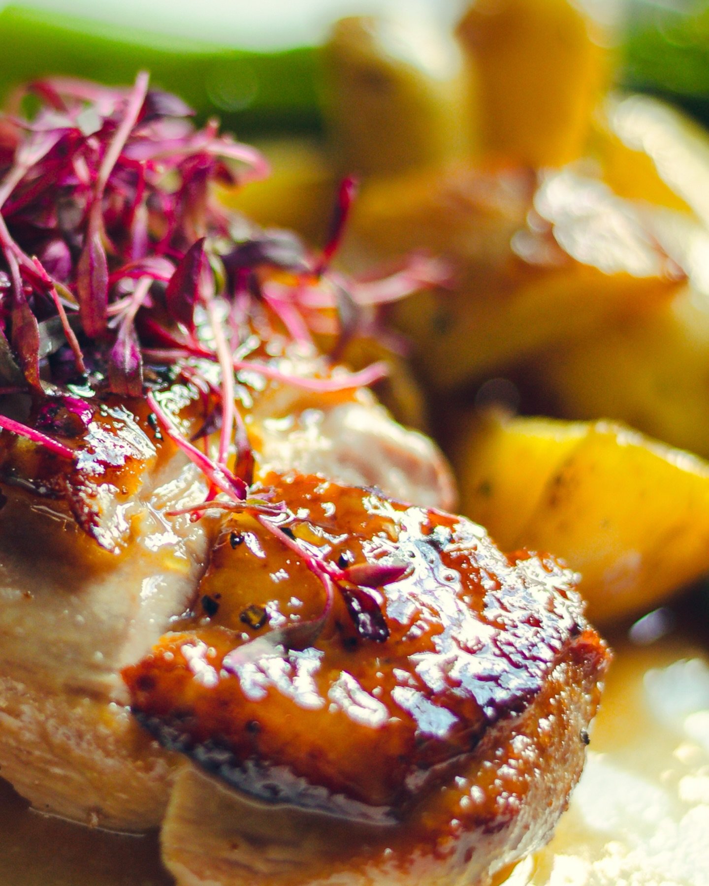 A main made for Valentine&rsquo;s ❤️🇮🇹

Glazed duck breast, finished with a rich orange sauce, served alongside tenderstem broccoli, green beans, and roasted potatoes.
Carefully balanced, deeply comforting, and designed to be savoured &mdash; this 