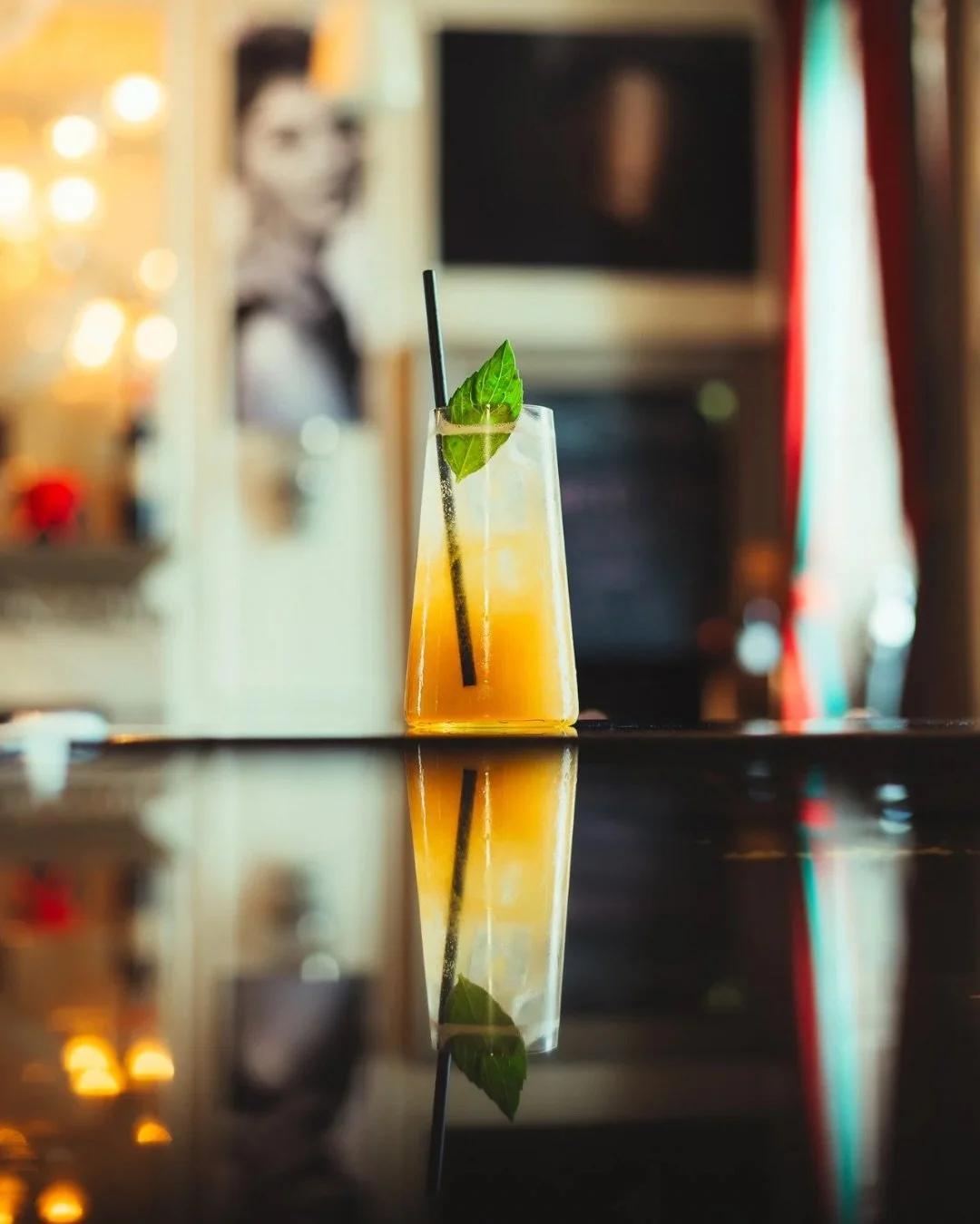 Looks like a Bellini&hellip;
Drinks like summer. 👀

The Peach Nallini at Amarone.

Peach, lime, honey, fresh basil, and absolutely no reason not to order one.

#Bath
#BathFood
#BathRestaurants
#Mocktail
#summerdrinks
