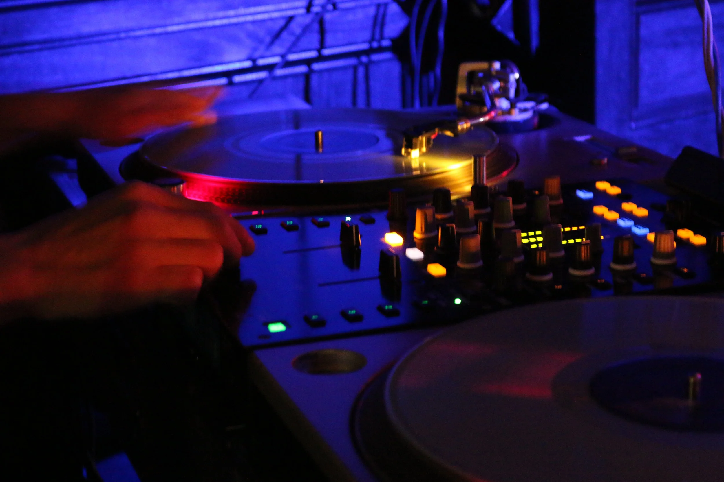 Five Qualities Of A Great DJ