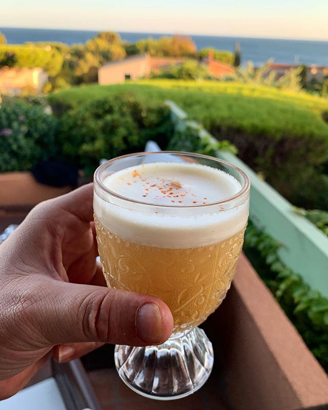 Sunny Punch

Rum pineapple (brown sugar coated pineapple segment roasted with star anis and vanilla, blinded with lemon juice and apple juice, served with Mauritius Rum, blinded with a egg white and topped with Espellette chili)

La Grand Mar
280719