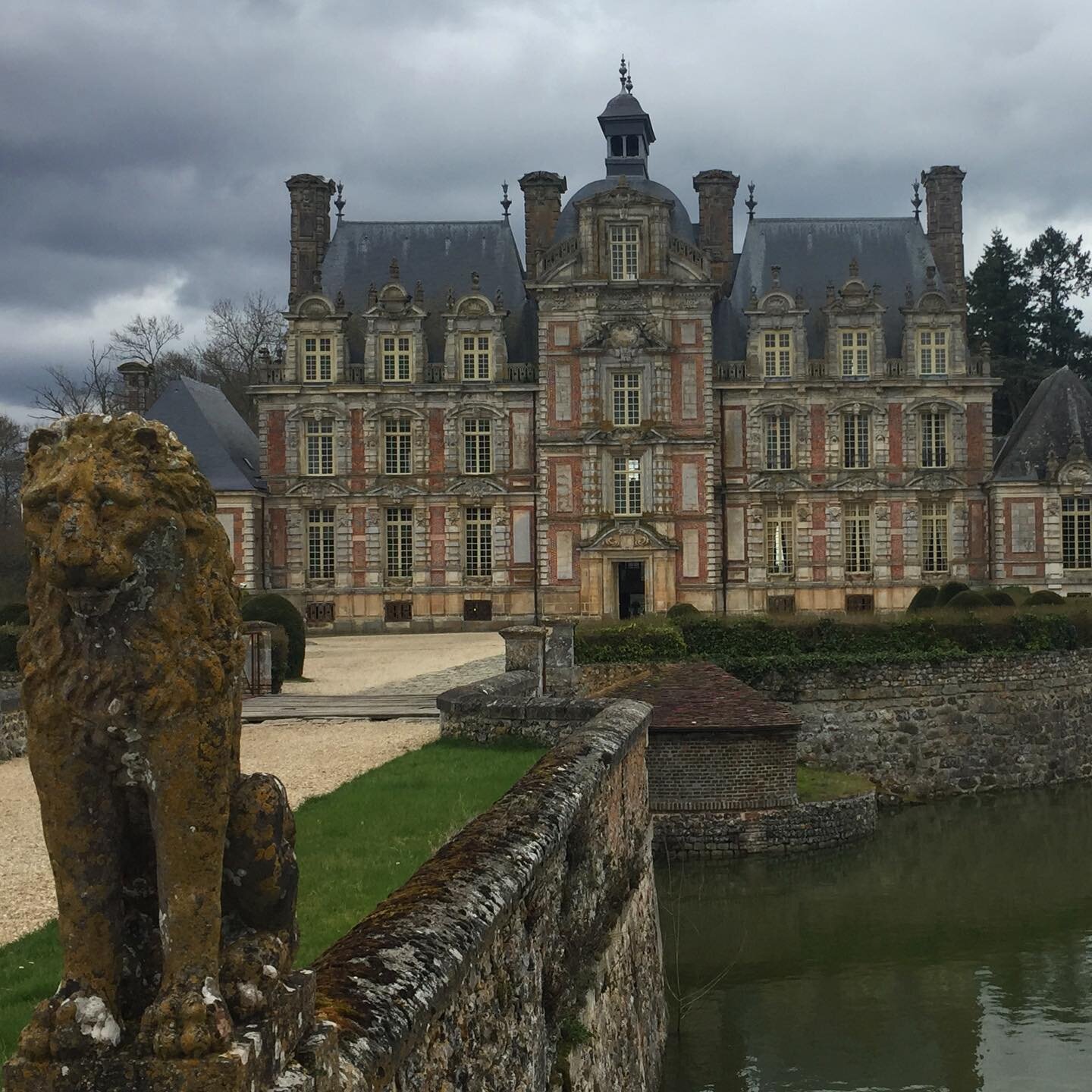 A very stormy trip to Normandy and Ch&acirc;teau de Beaumesnil. It has a moat with a crazy maze, built on a mound that was once an ice house. Gardens 17thc by a pupil of Le N&ocirc;tre, La Quintinie but much altered. Don't take the short cut to the w