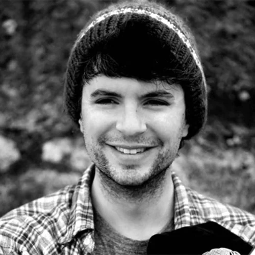 JARLATH HENDERSONUillean Pipes on tracks 3 and 5. Vocals and Whistles on track 5Renowned primarily for his extraordinary prowess on uilleann pipes and whistles, Jarlath Henderson is fast emerging as an equally gifted vocalist. His voice combines eff…